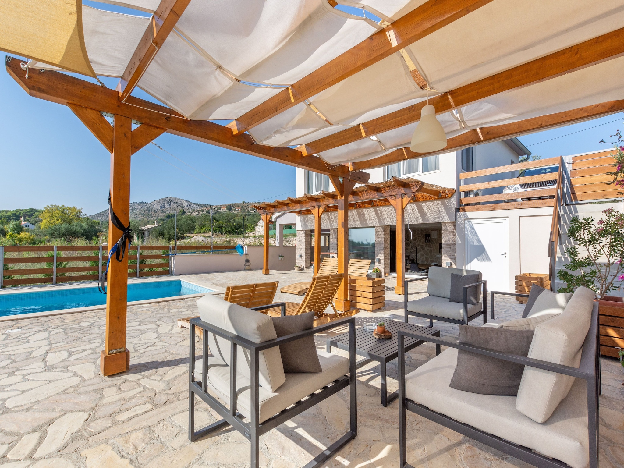   Tare Holiday Home