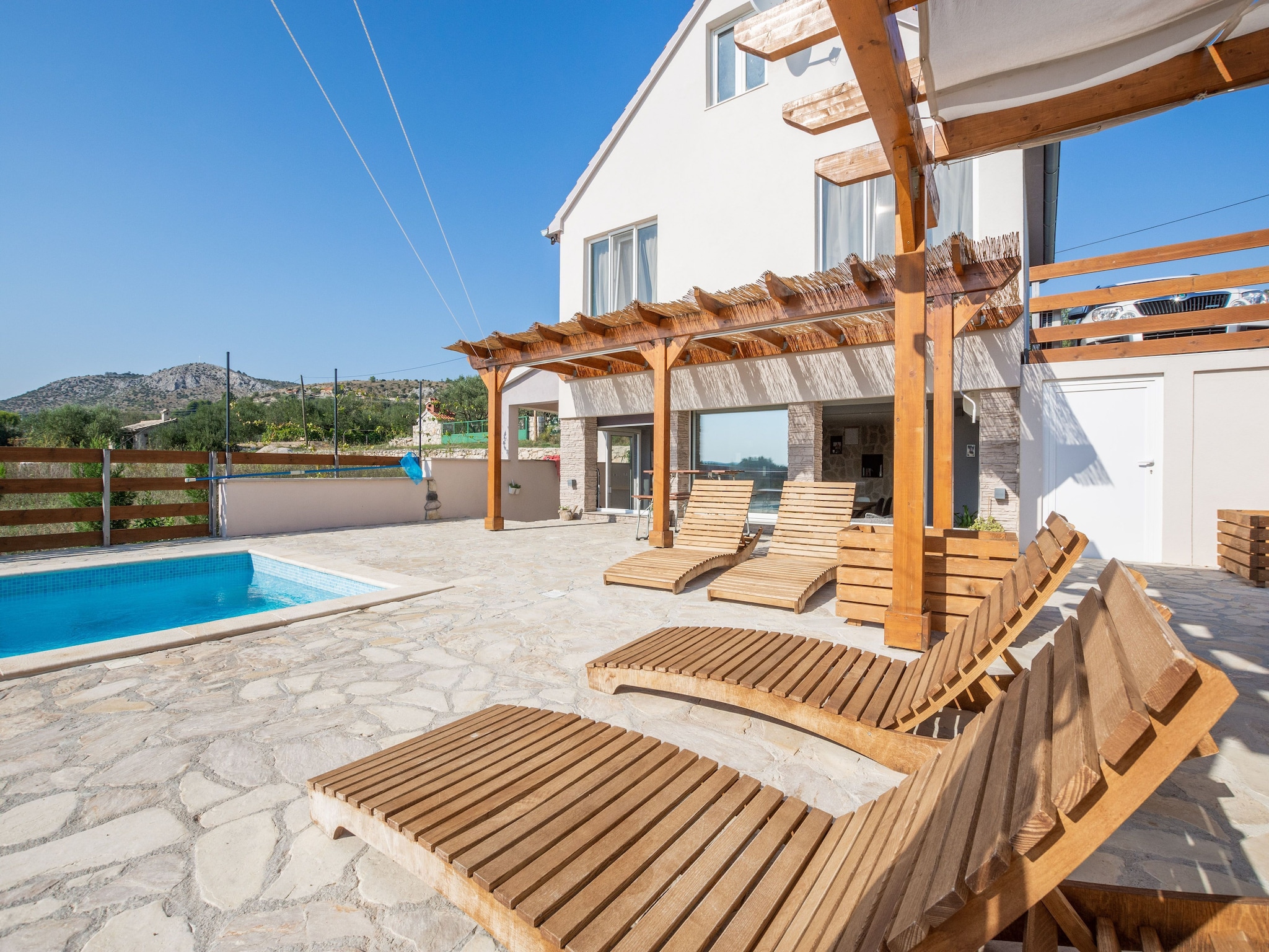   Tare Holiday Home