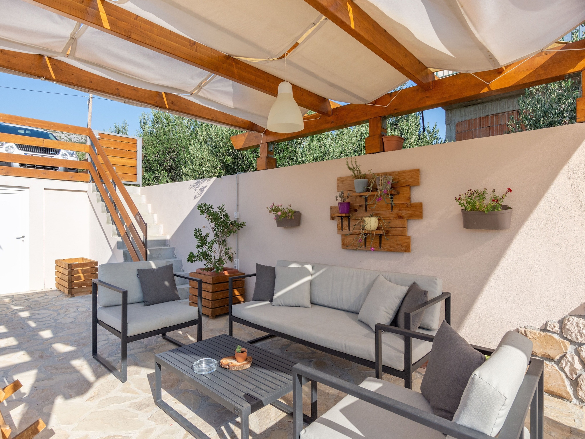   Tare Holiday Home