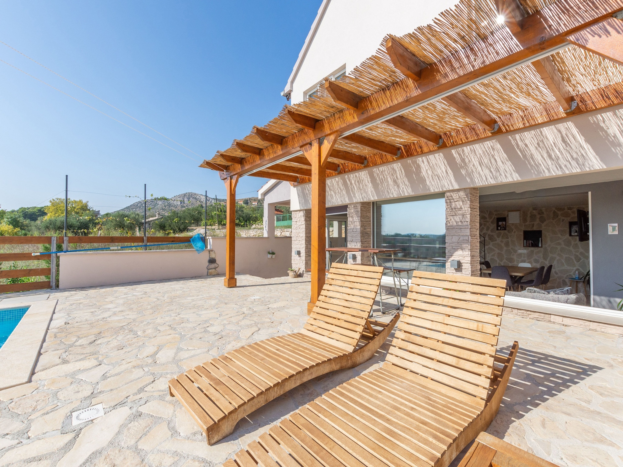   Tare Holiday Home