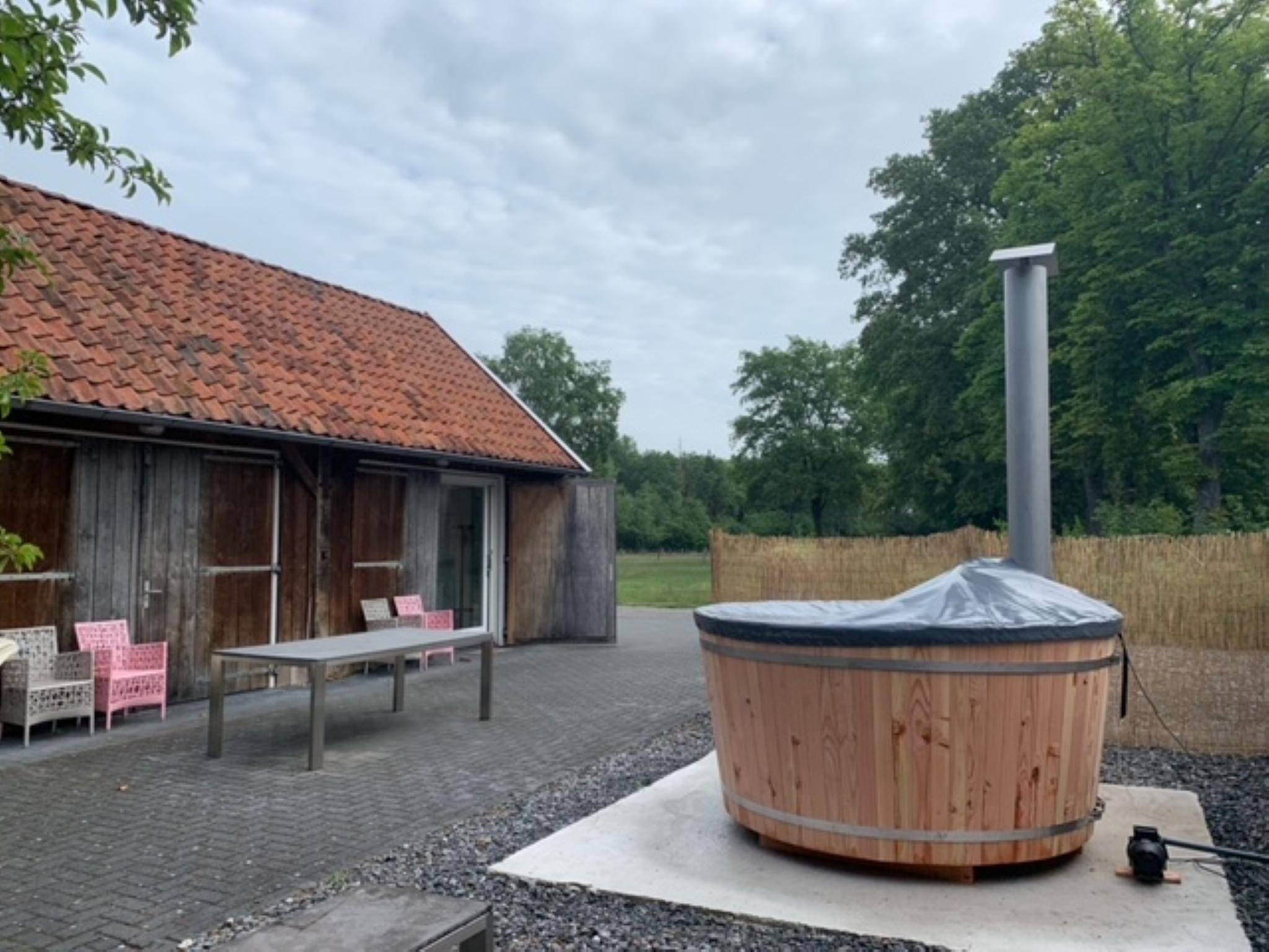   Design Farmers Barn Twente met Hottub