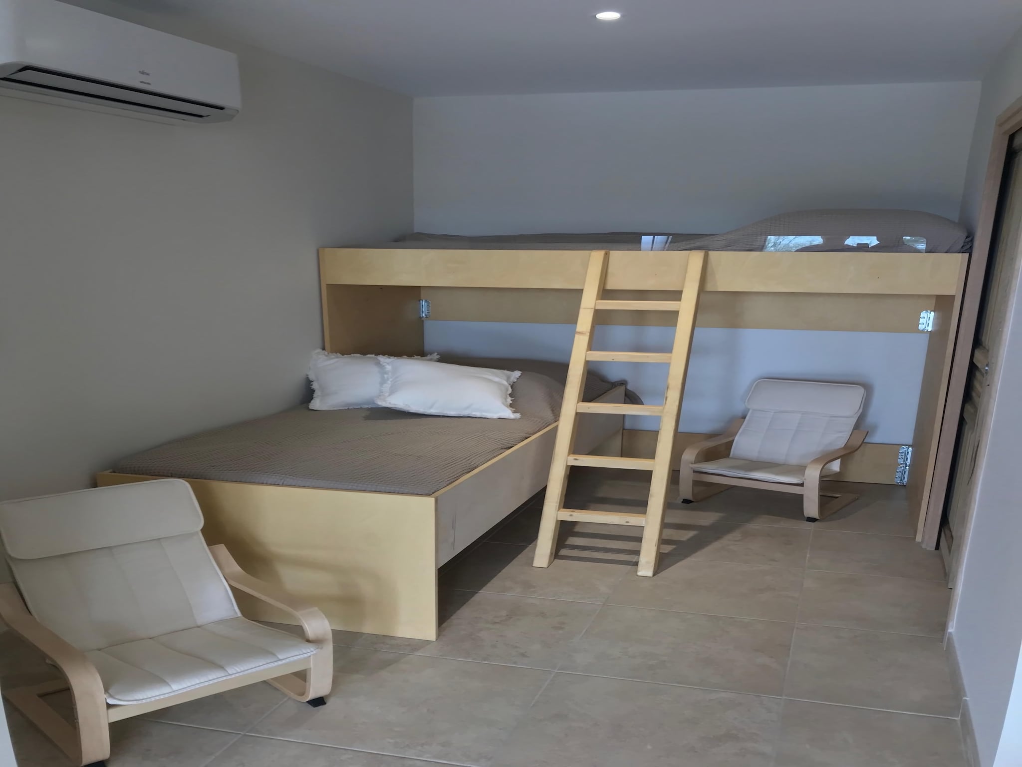   Villa Athos 14p