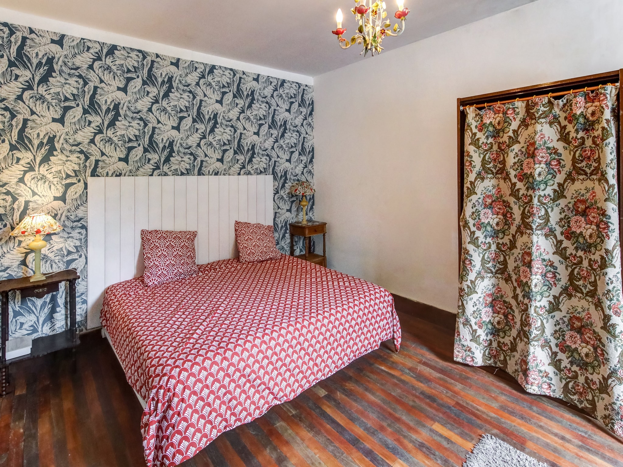   LA MAISON CHAUVE