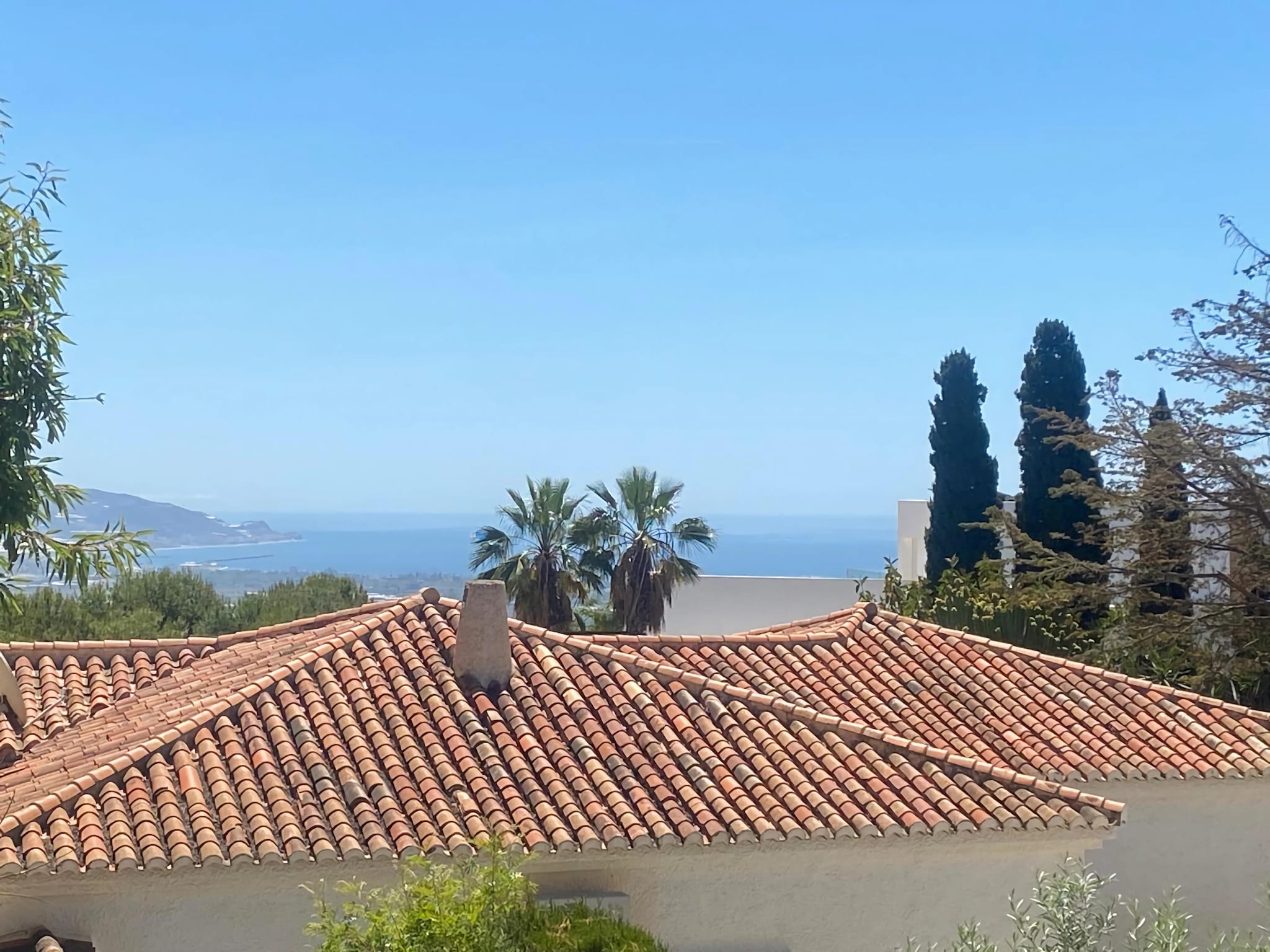   Casa Amarilla Blanca