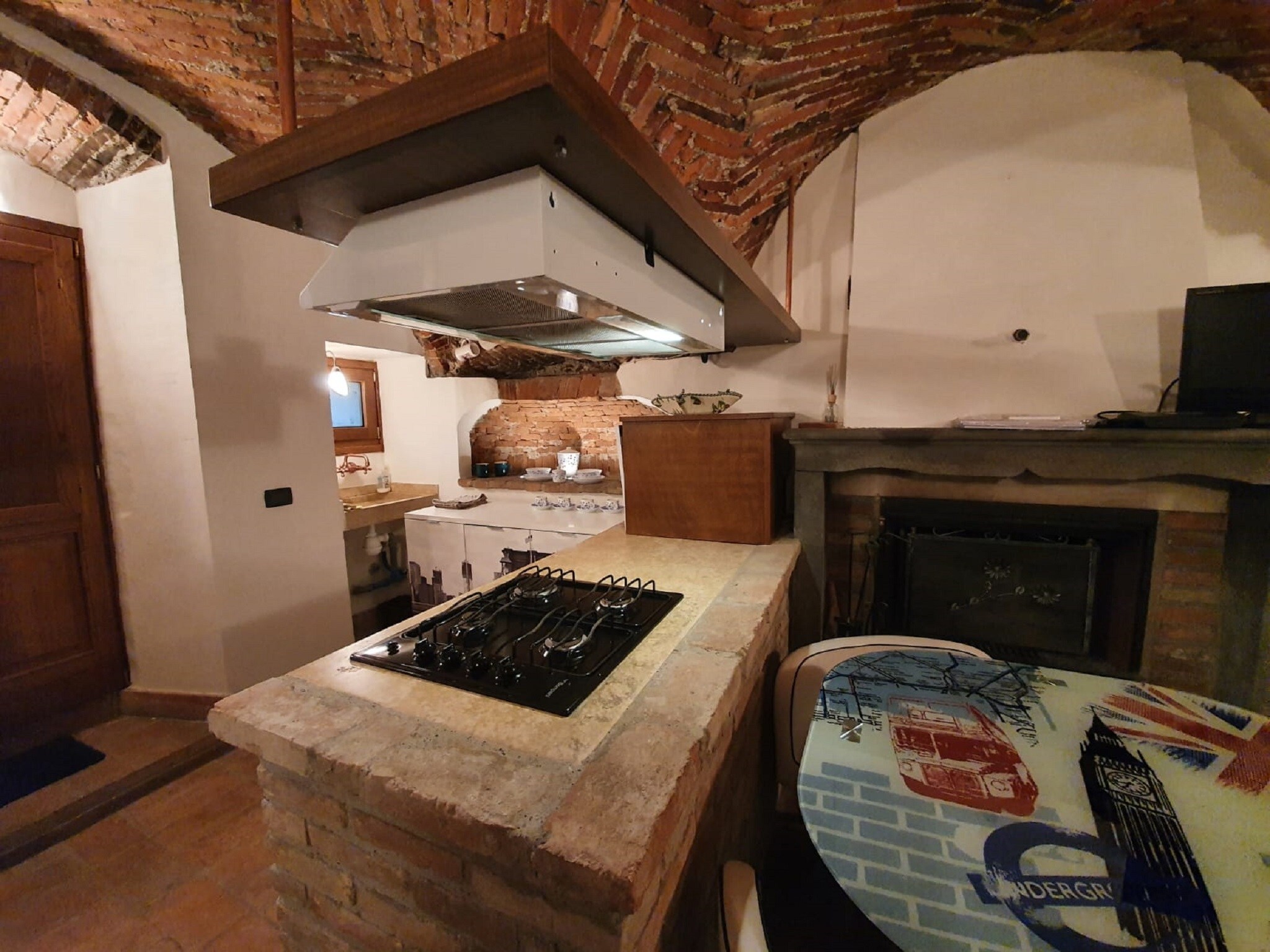   Casa in corte a pochi passi dal lago
