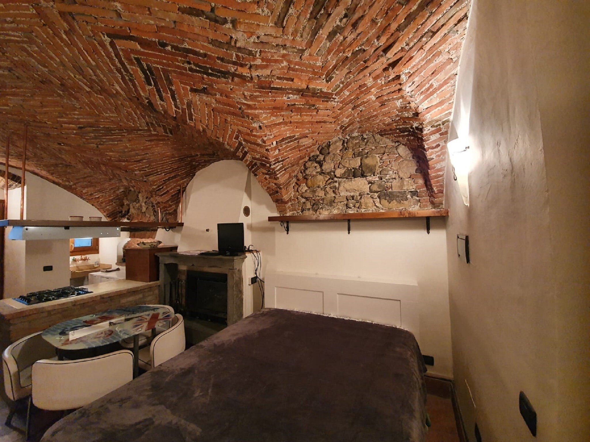   Casa in corte a pochi passi dal lago