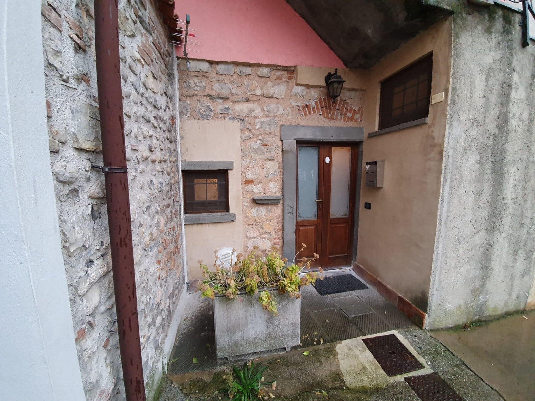   Casa in corte a pochi passi dal lago