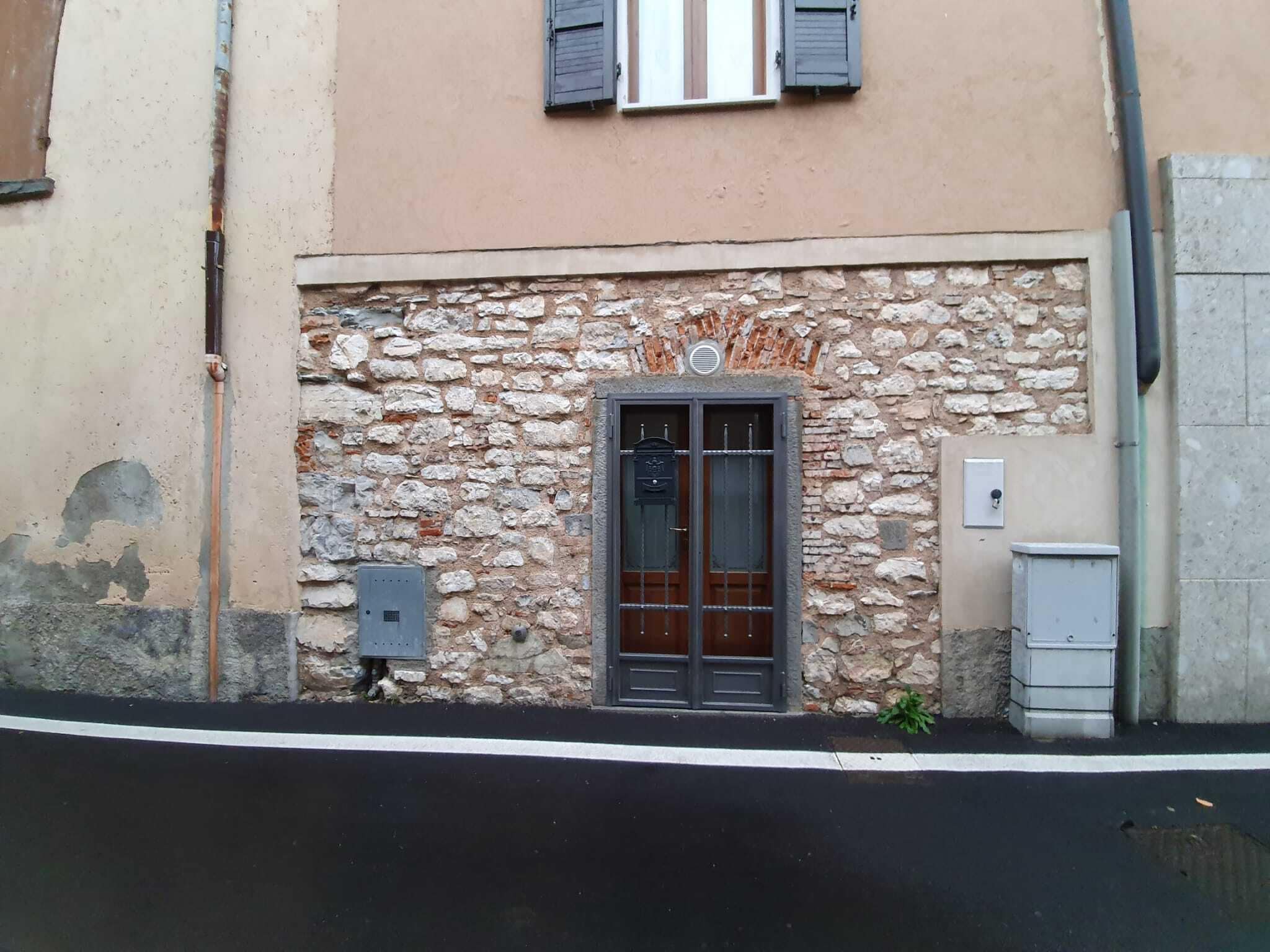   Casa in corte a pochi passi dal lago