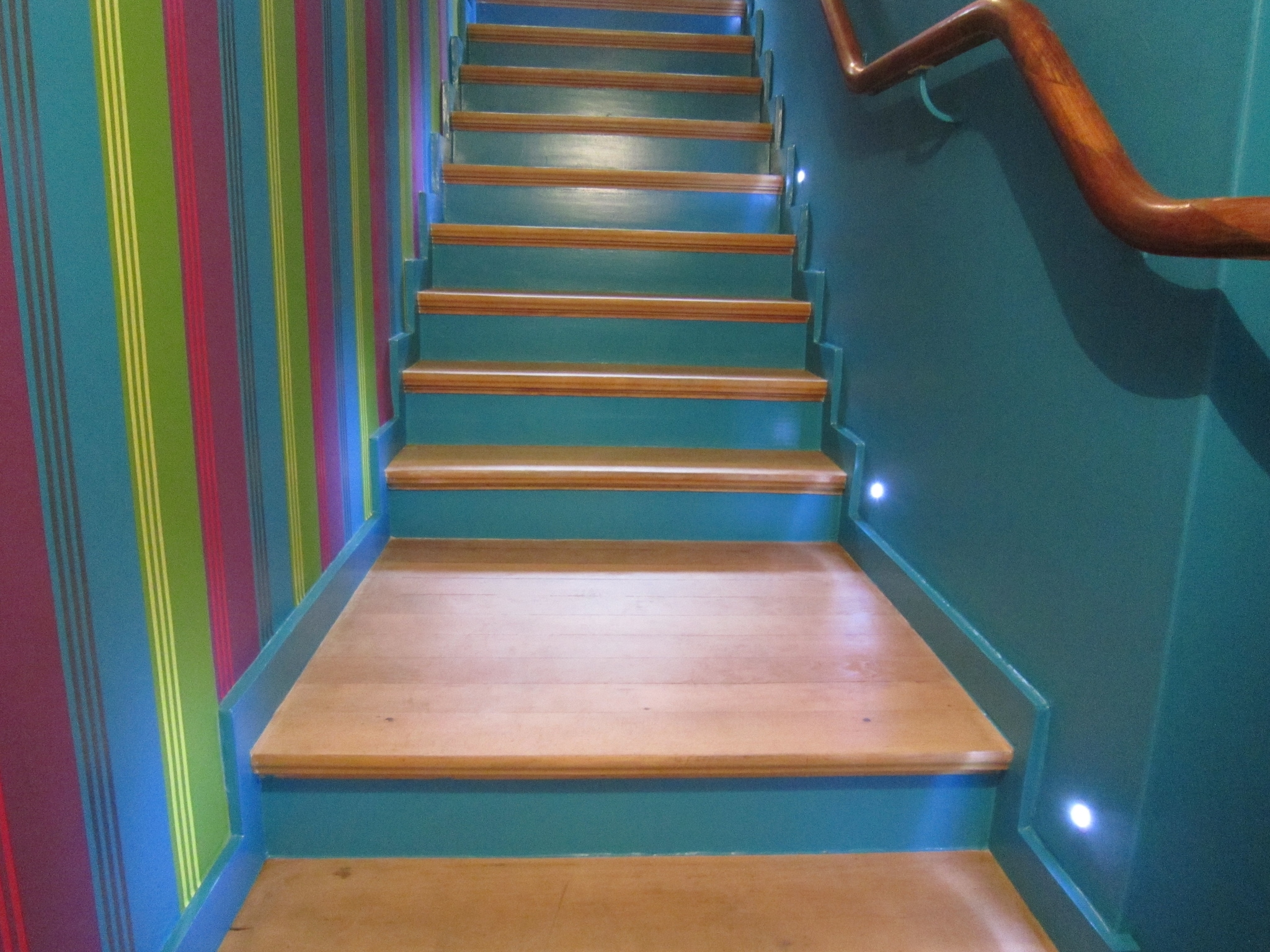  The Rainbow House 6 pers