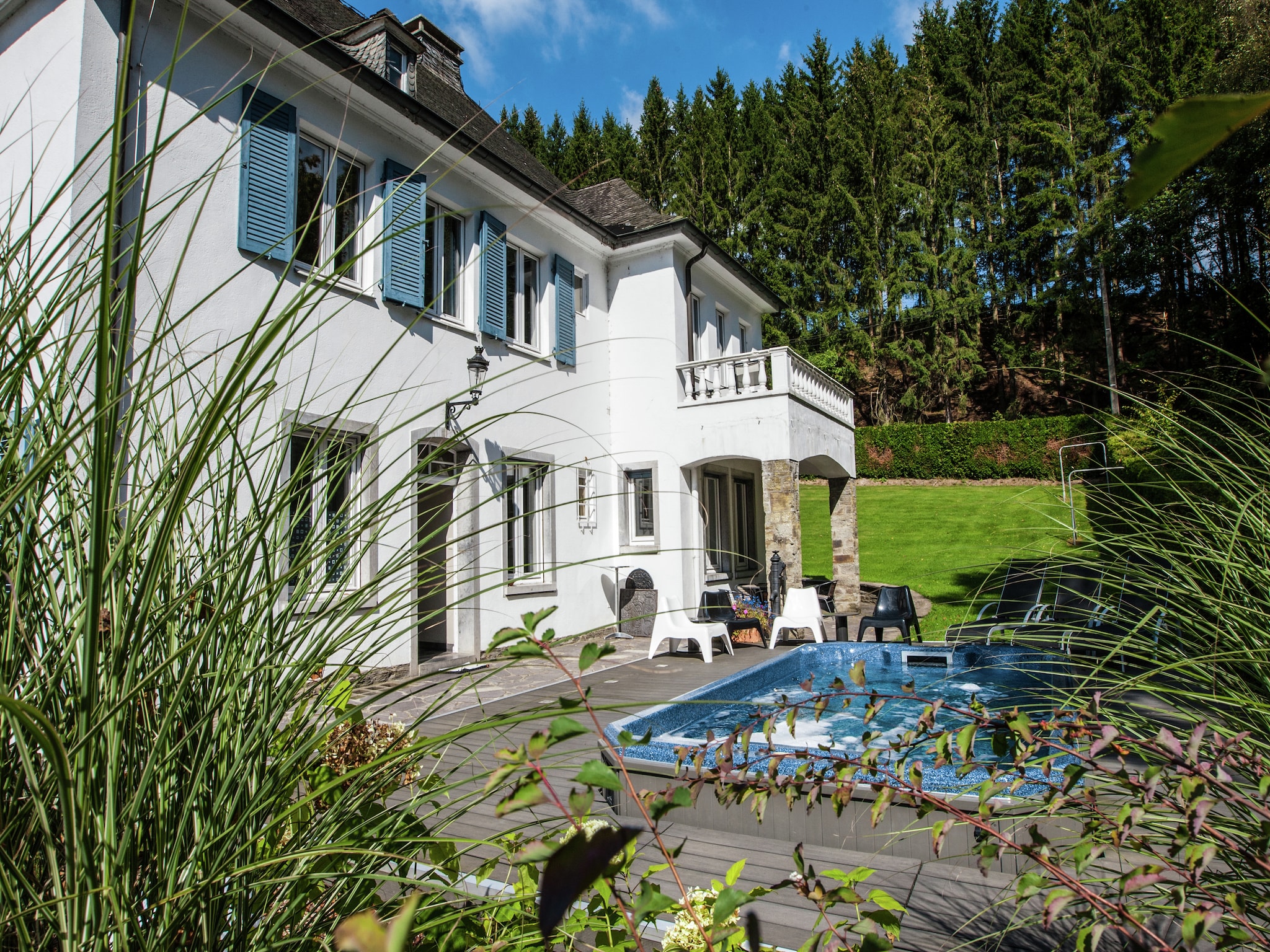   The Rainbow House 6 pers