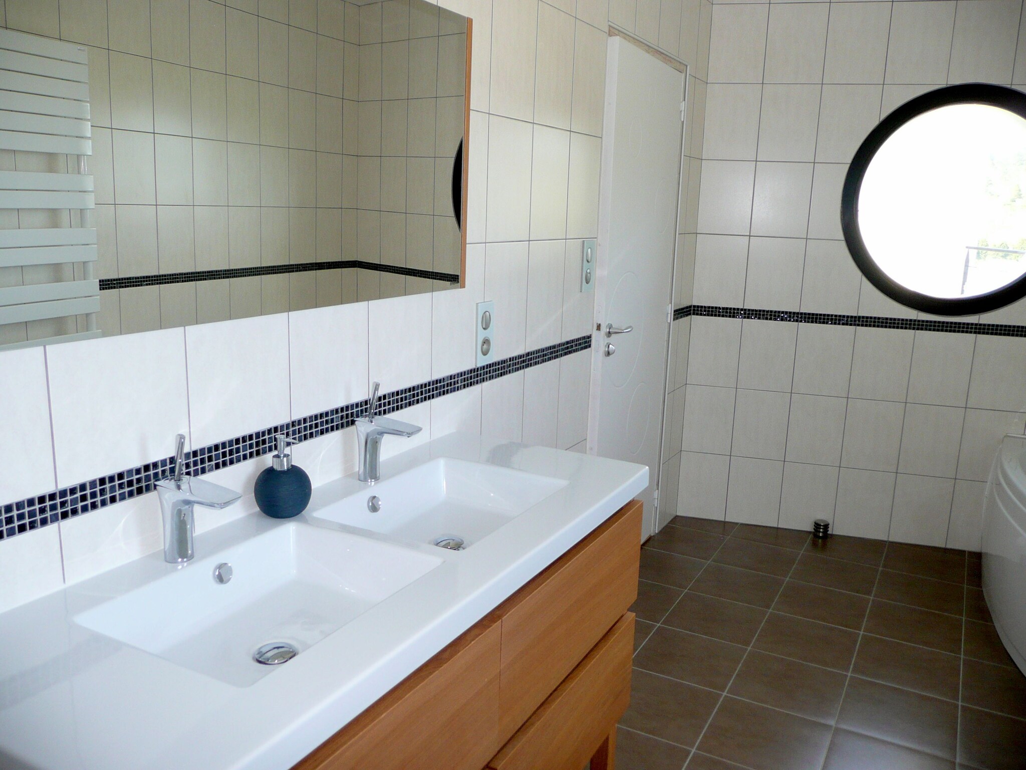   Premium-Ferienvilla mit Jacuzzi 180° Panorama