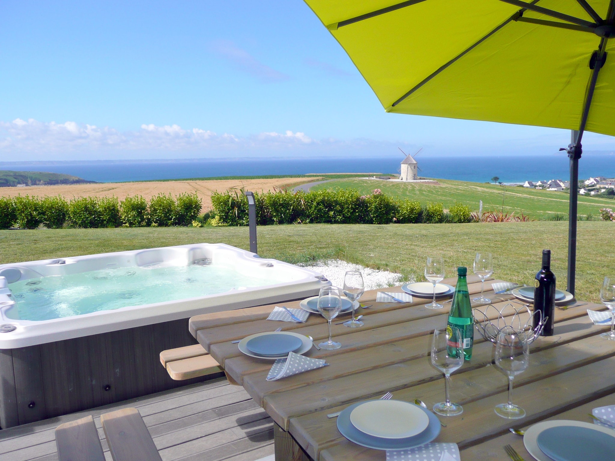  Premium-Ferienvilla mit Jacuzzi 180° Panorama