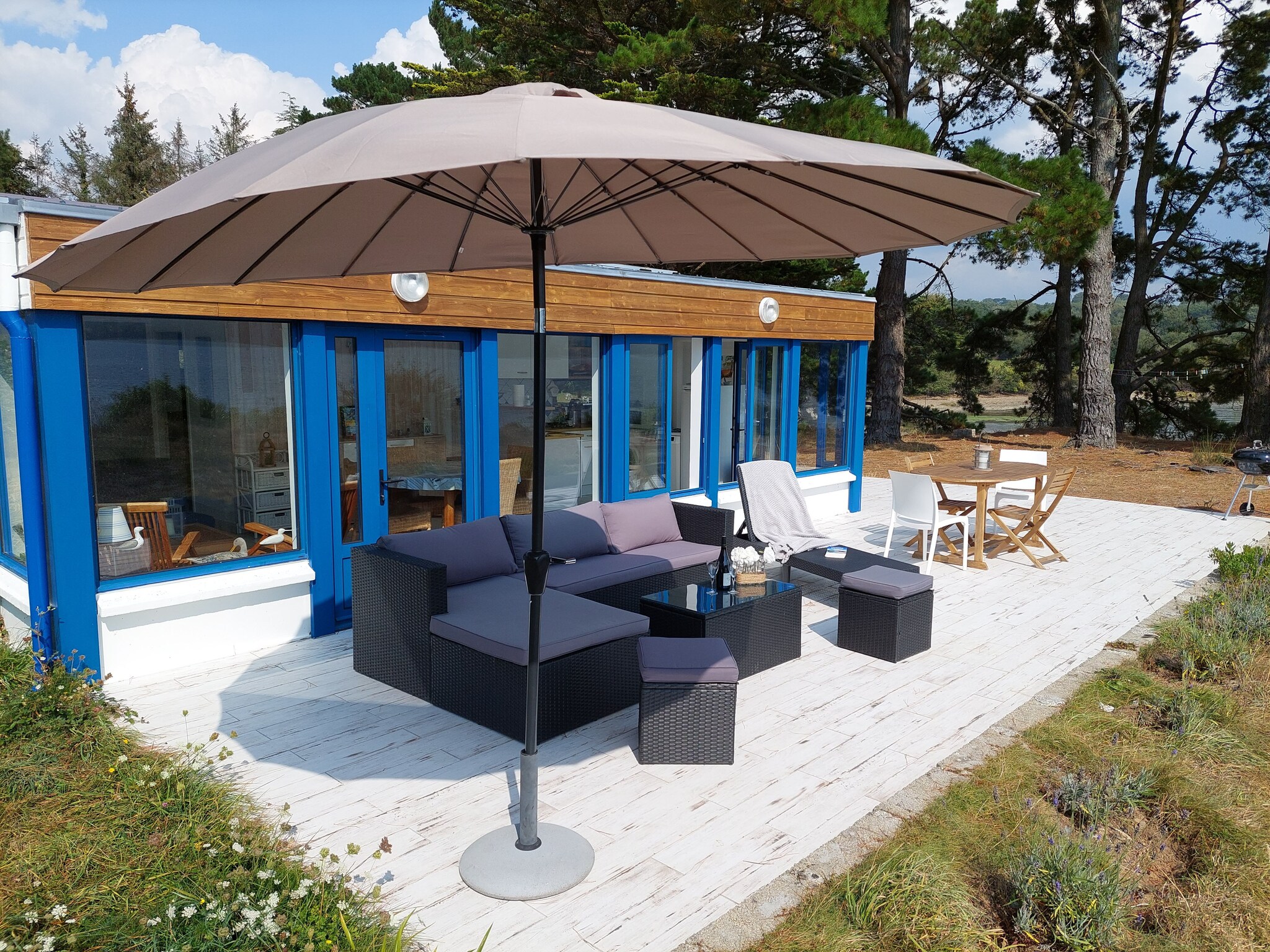   Ferienhaus vom Meer umgeben Hanvec