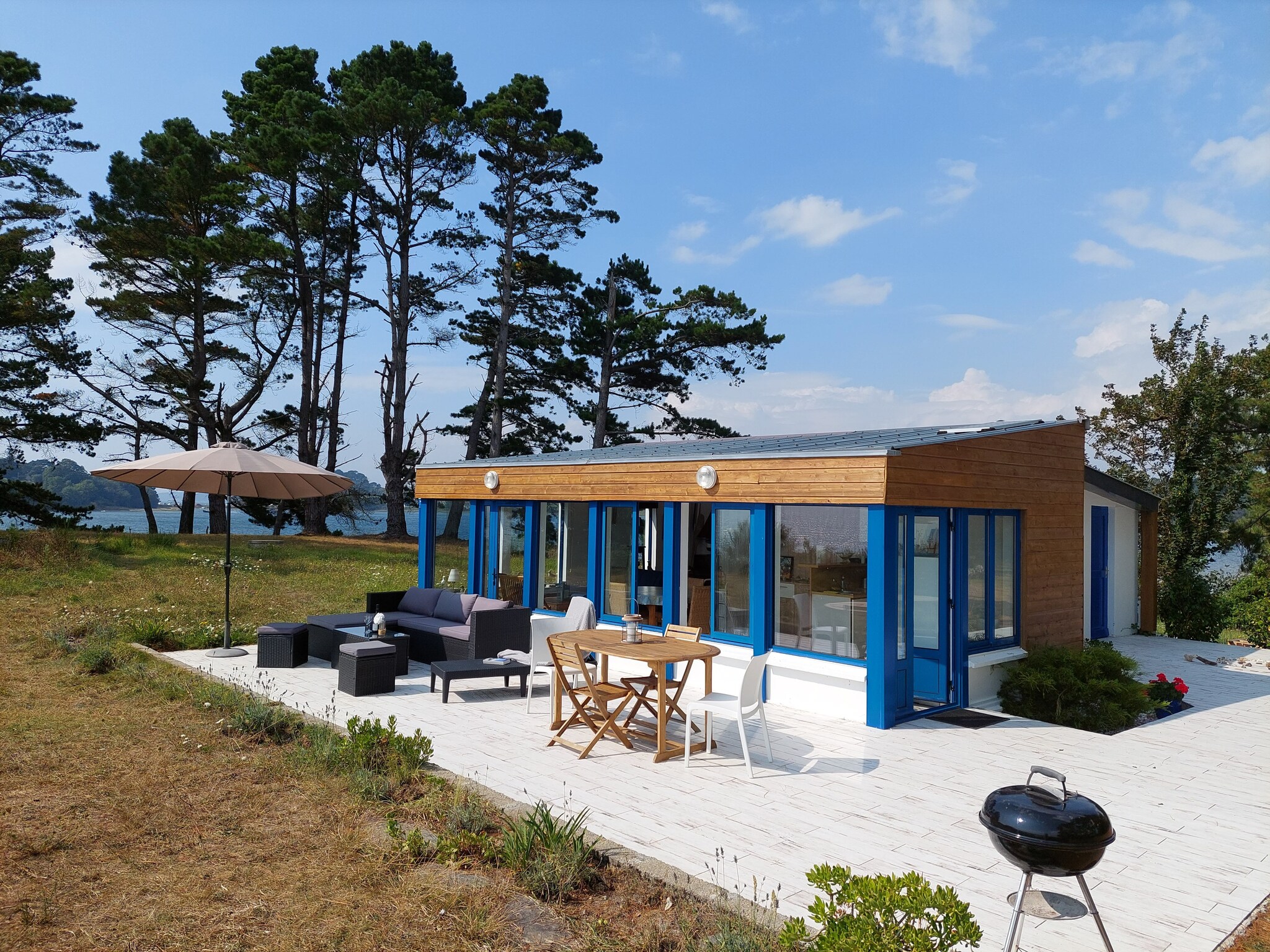   Ferienhaus vom Meer umgeben Hanvec