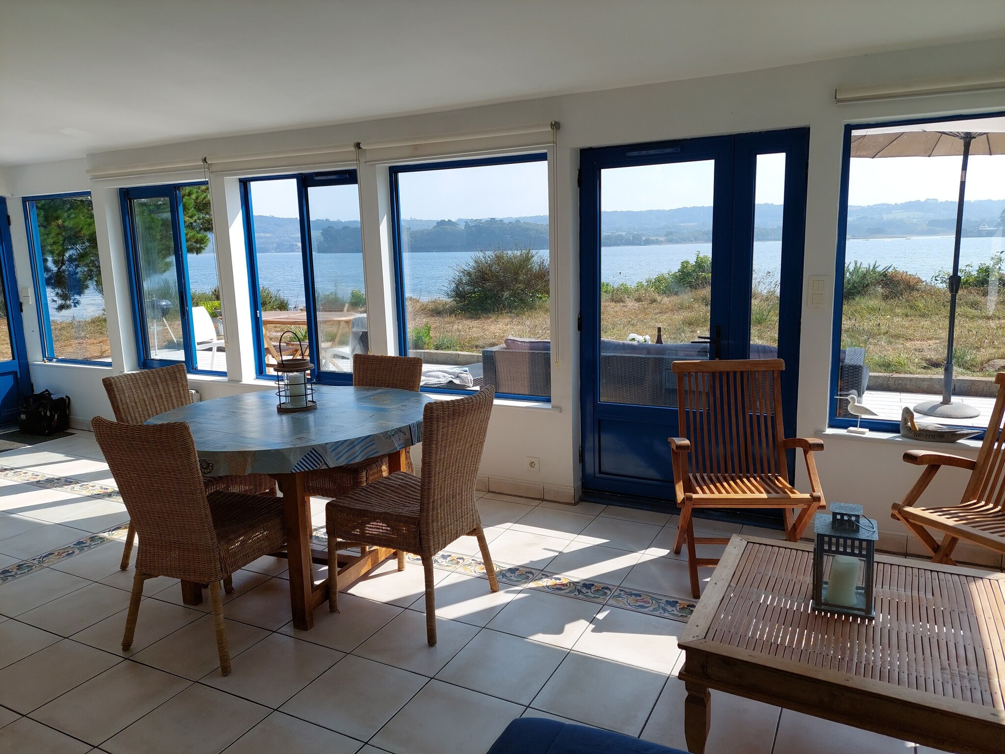   Ferienhaus vom Meer umgeben Hanvec