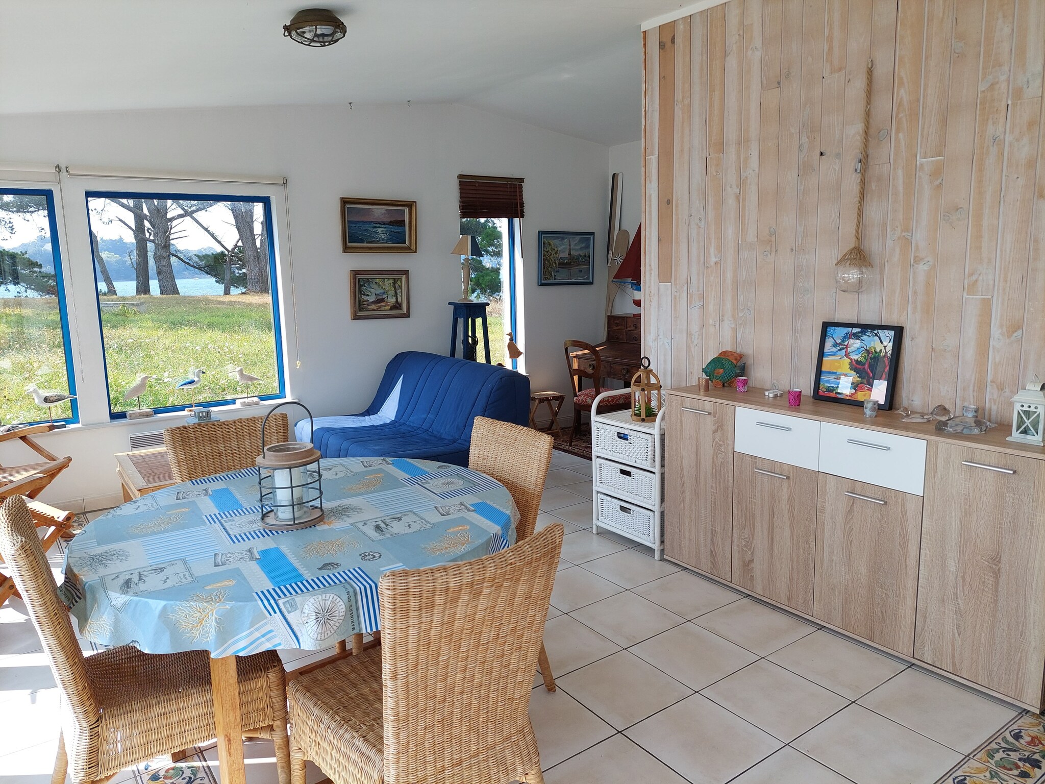   Ferienhaus vom Meer umgeben Hanvec