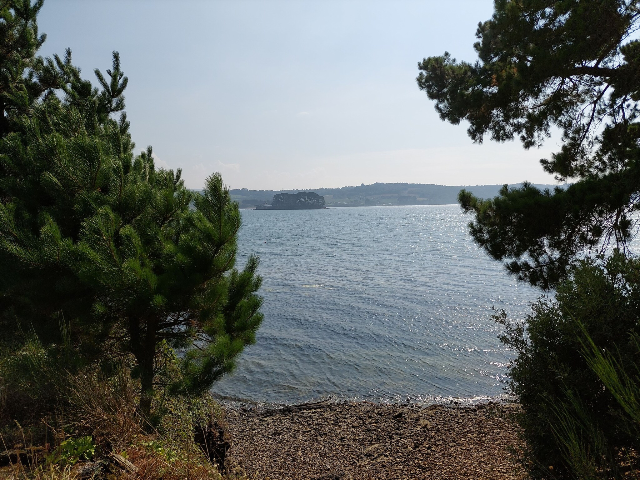   Ferienhaus vom Meer umgeben Hanvec