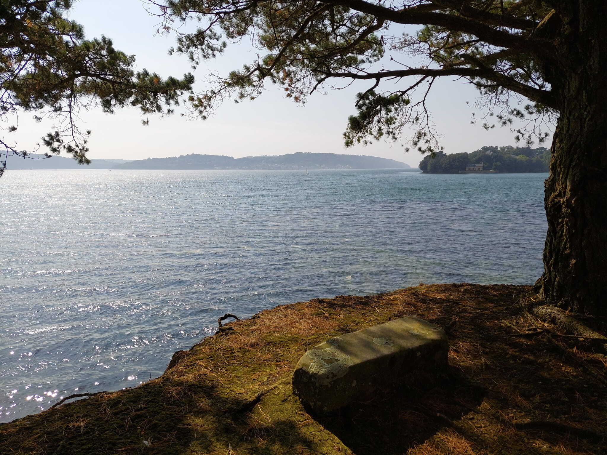   Ferienhaus vom Meer umgeben Hanvec