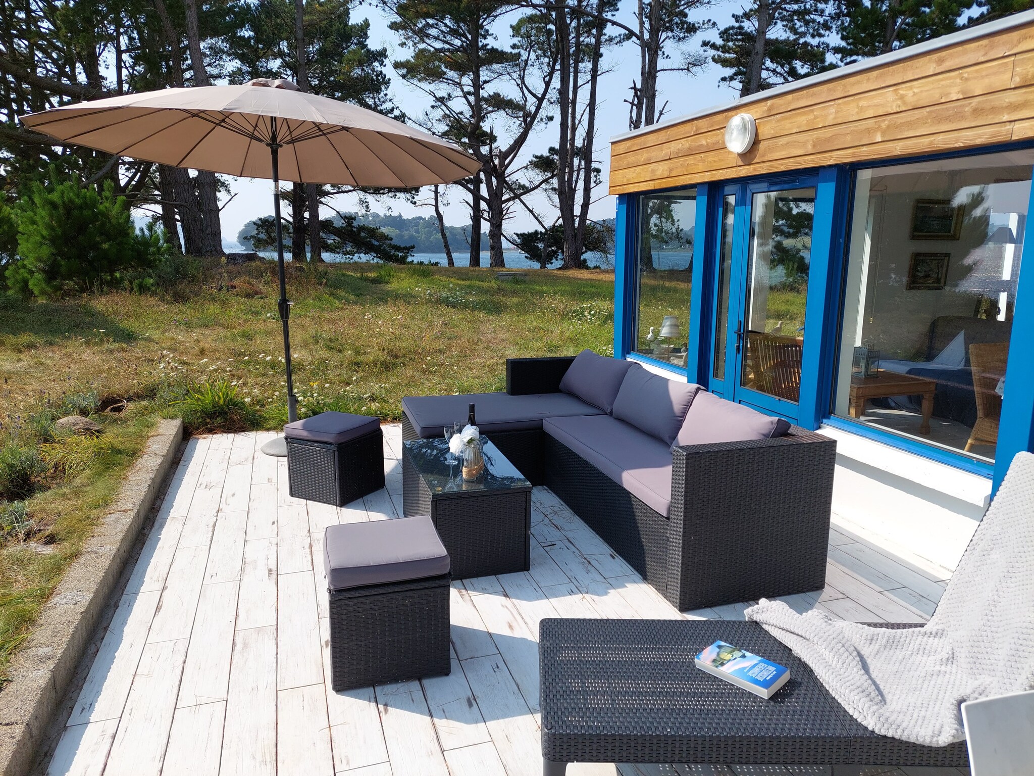   Ferienhaus vom Meer umgeben Hanvec
