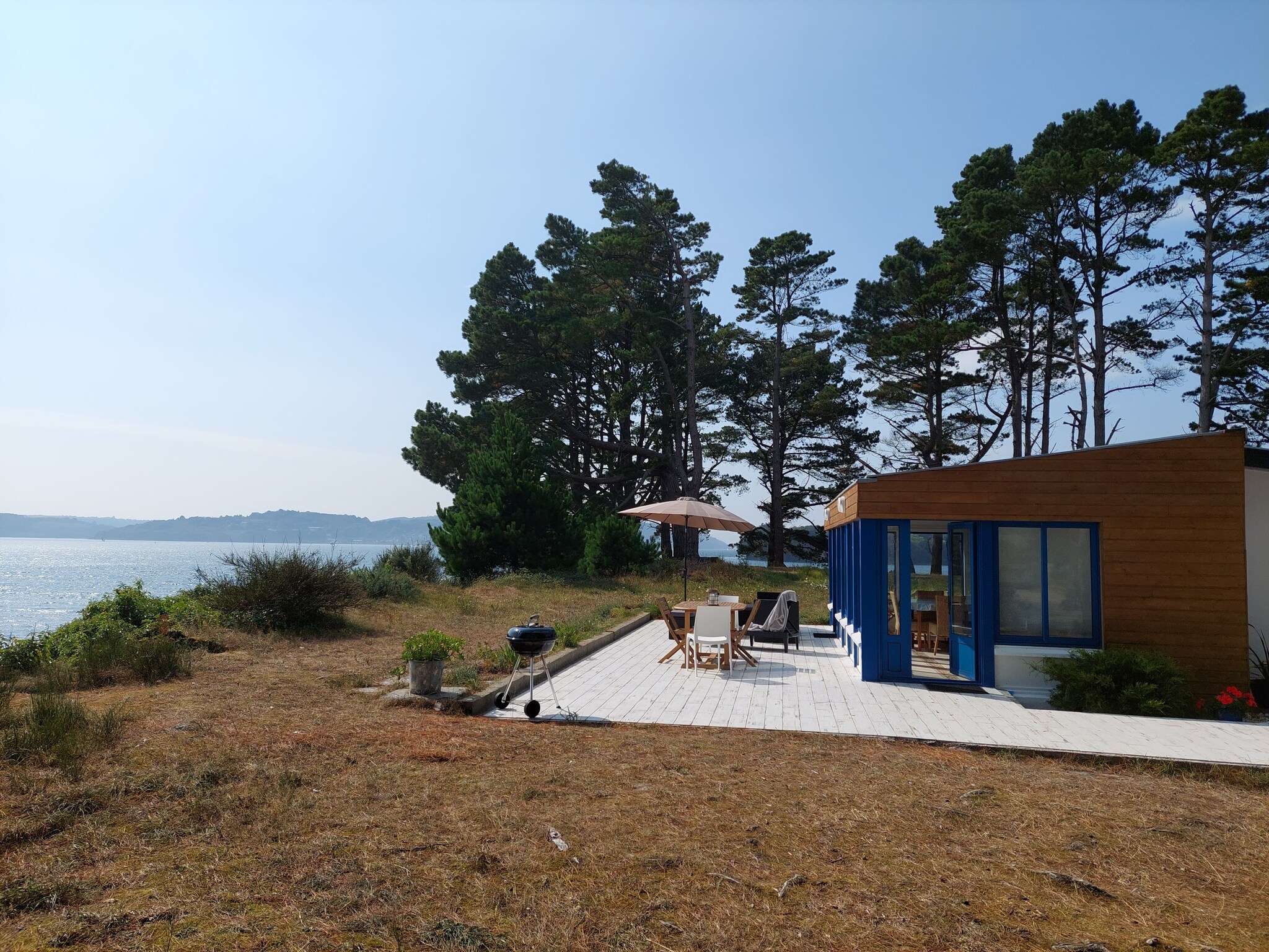  Ferienhaus vom Meer umgeben Hanvec