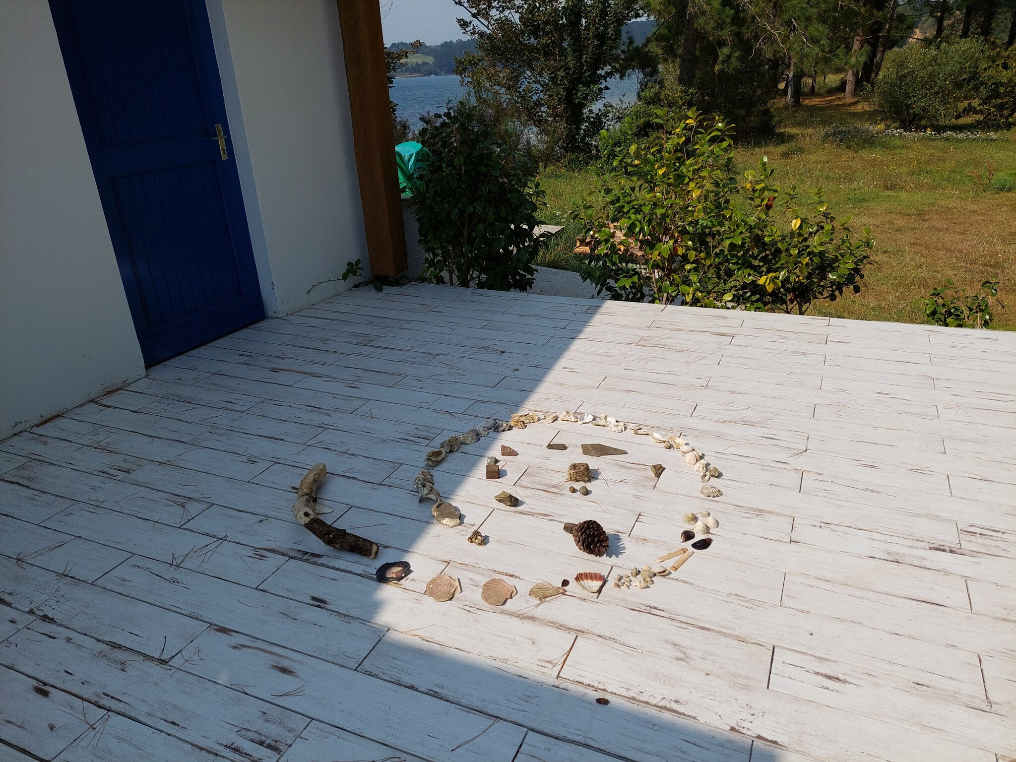   Ferienhaus vom Meer umgeben Hanvec