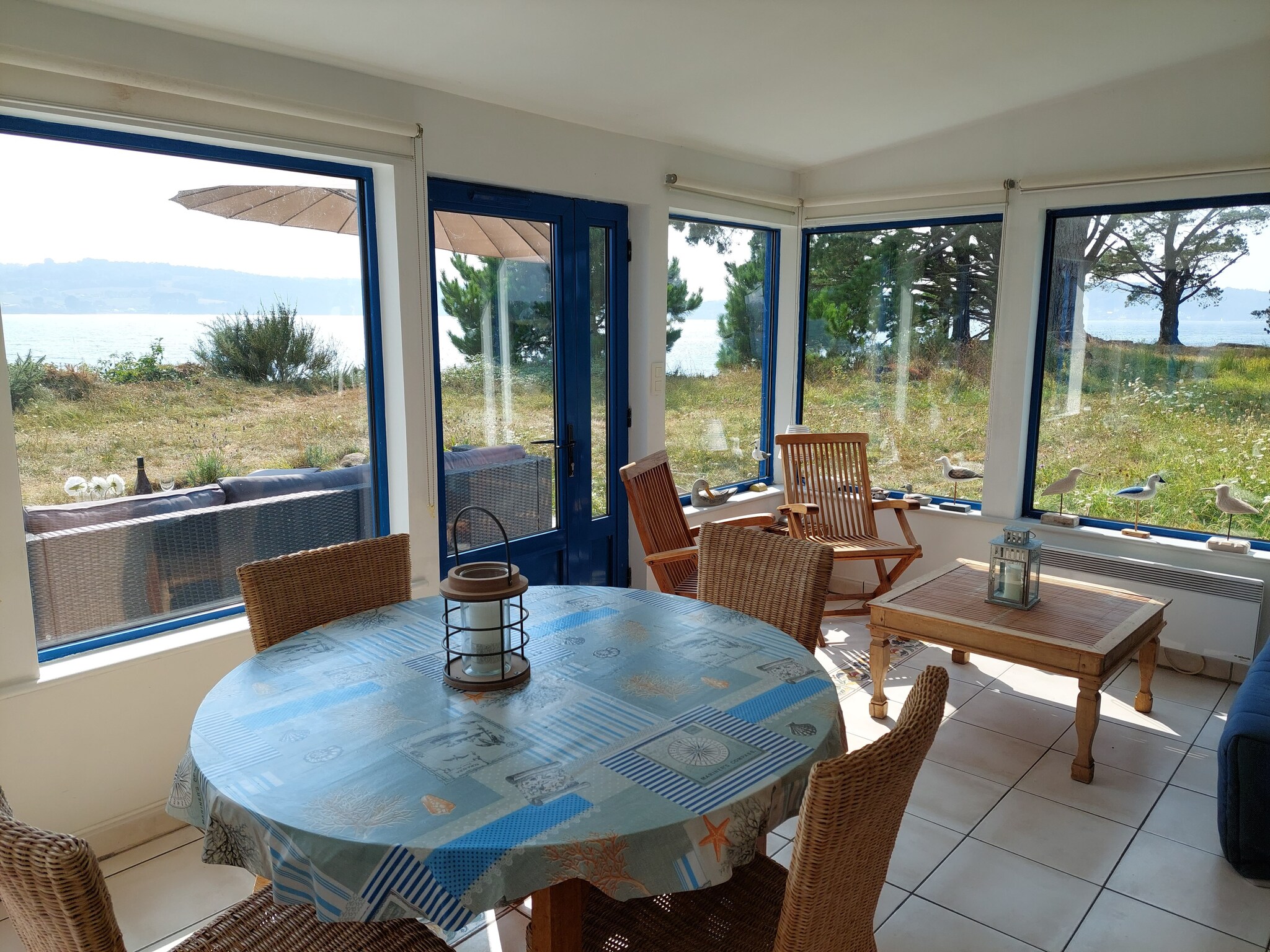   Ferienhaus vom Meer umgeben Hanvec