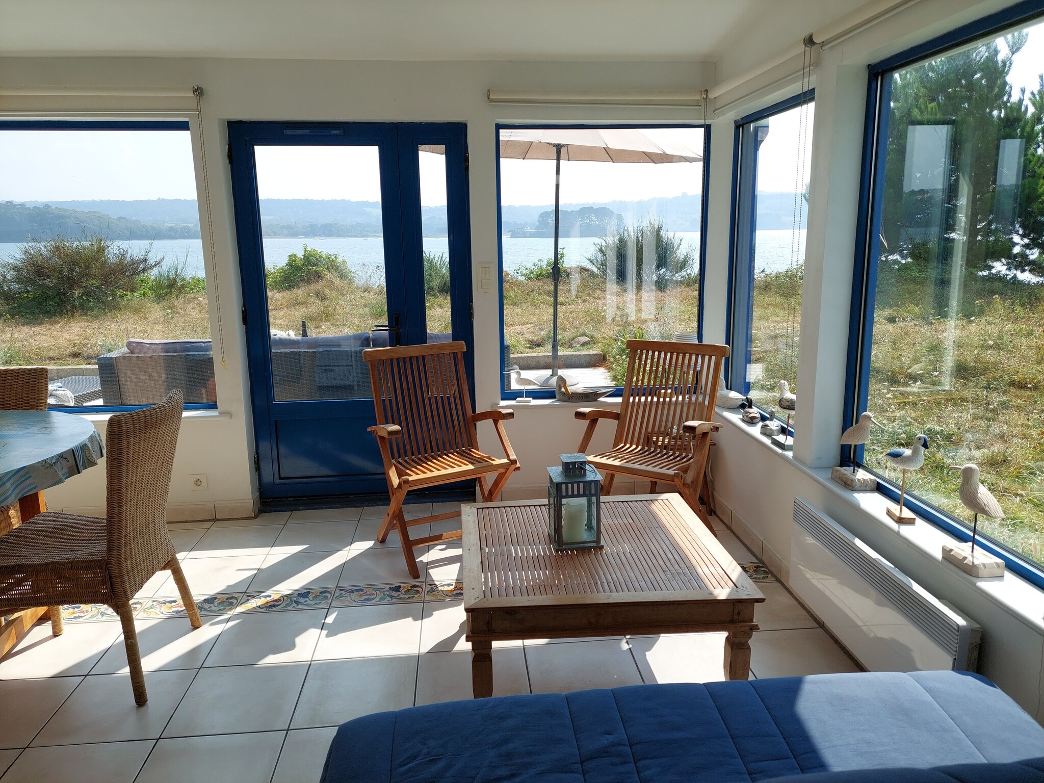   Ferienhaus vom Meer umgeben Hanvec