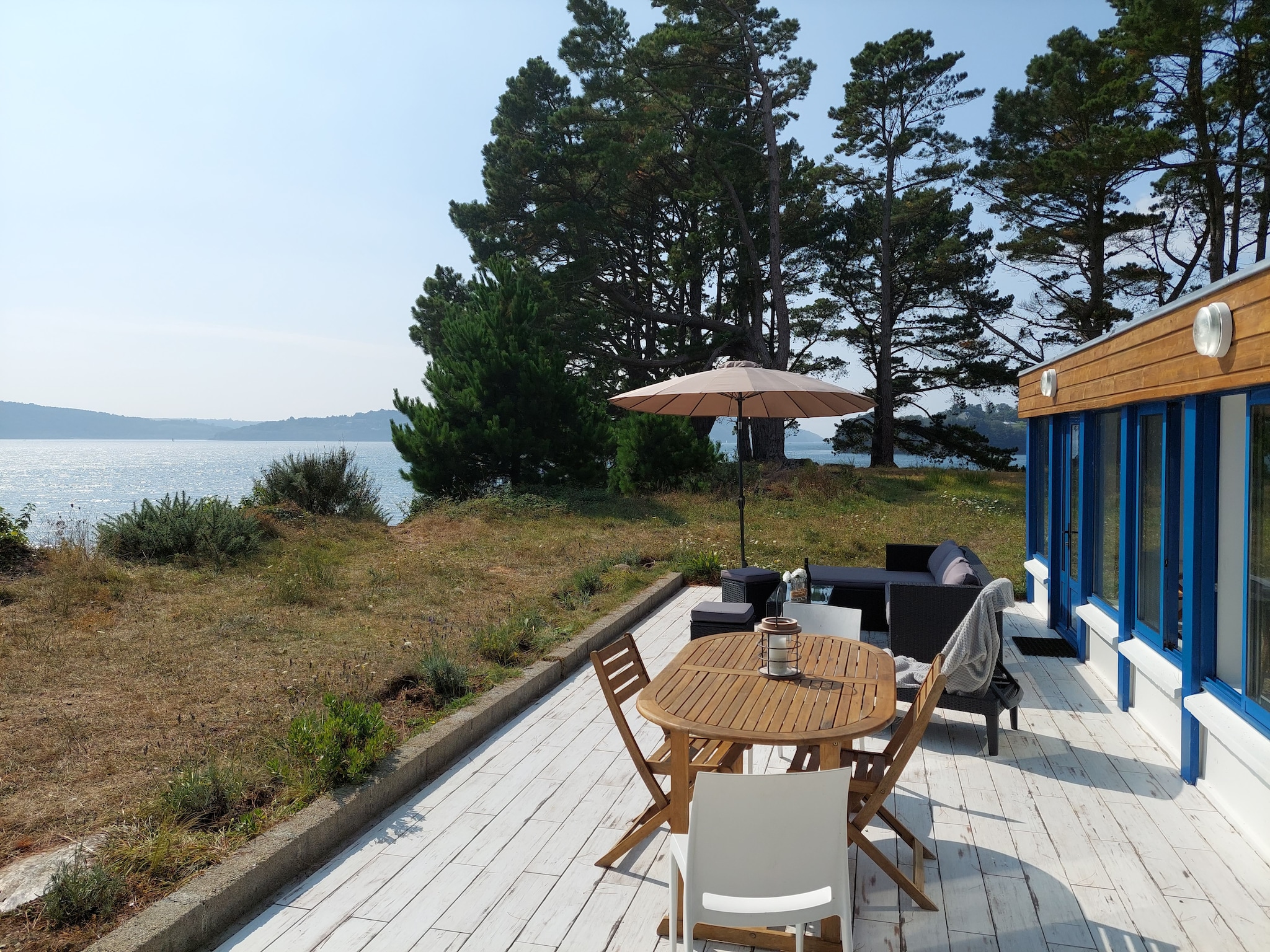   Ferienhaus vom Meer umgeben Hanvec