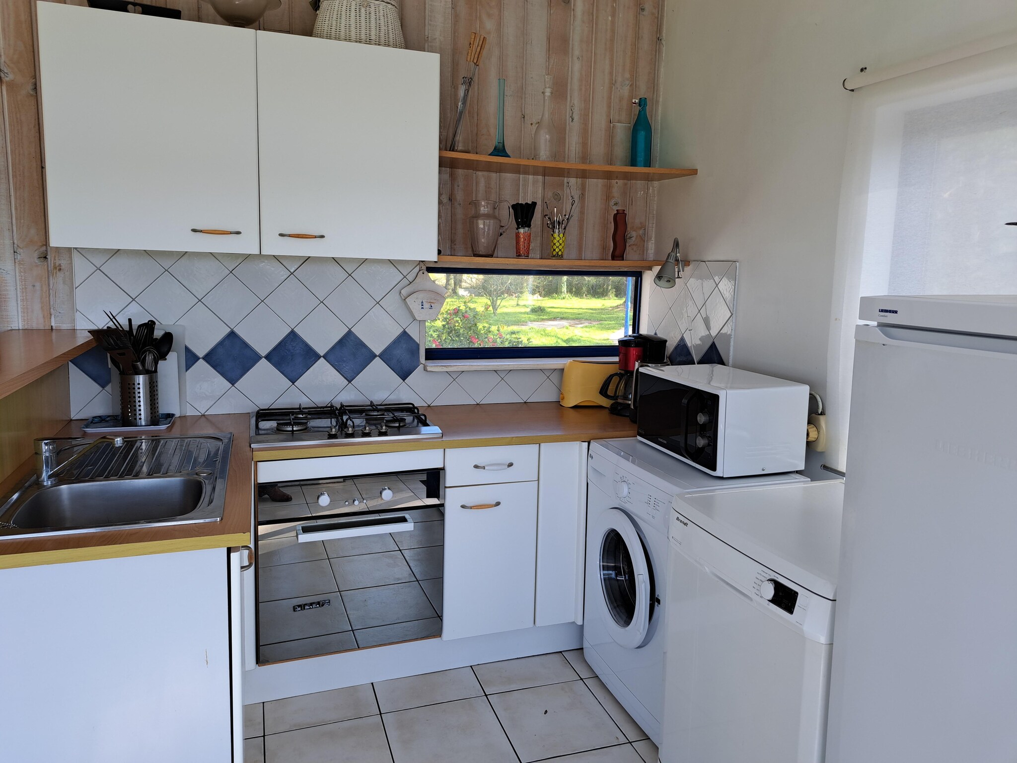   Ferienhaus vom Meer umgeben Hanvec