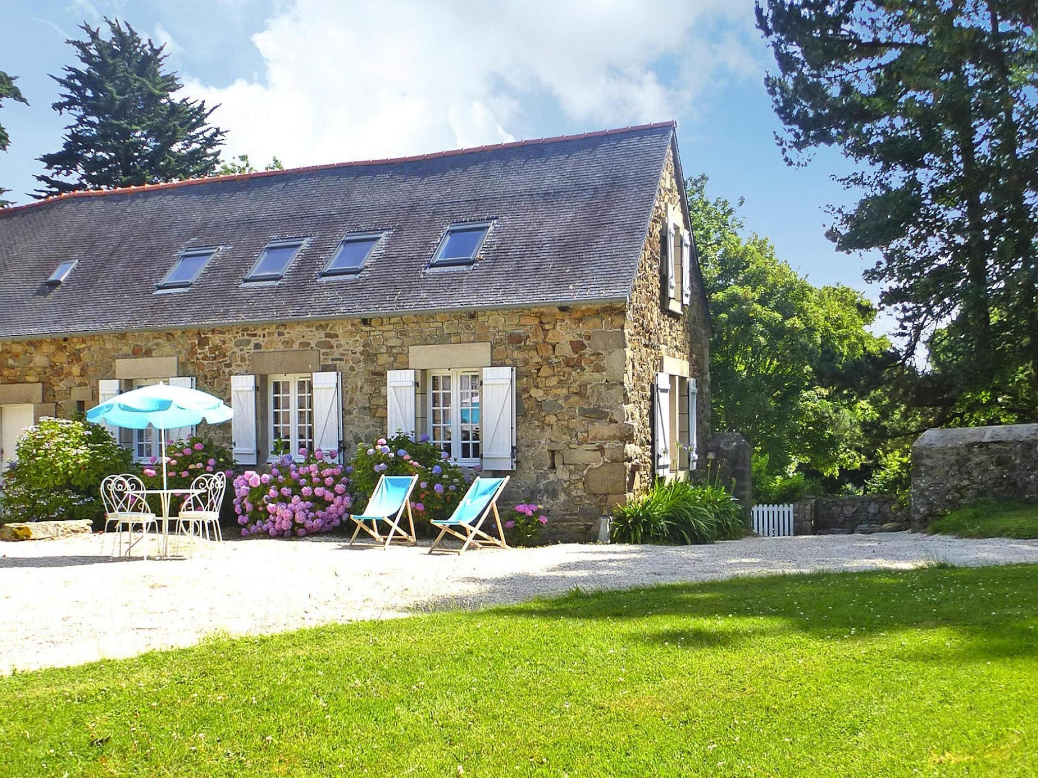   Beautiful country house on common property Plougre