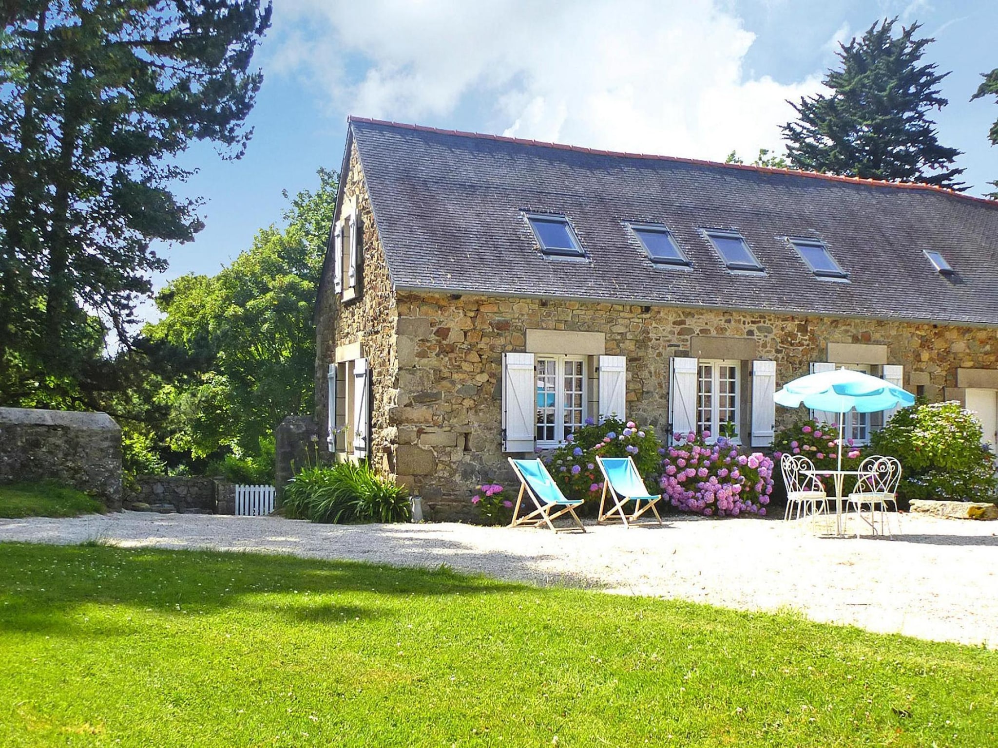   Beautiful country house on common property Plougre