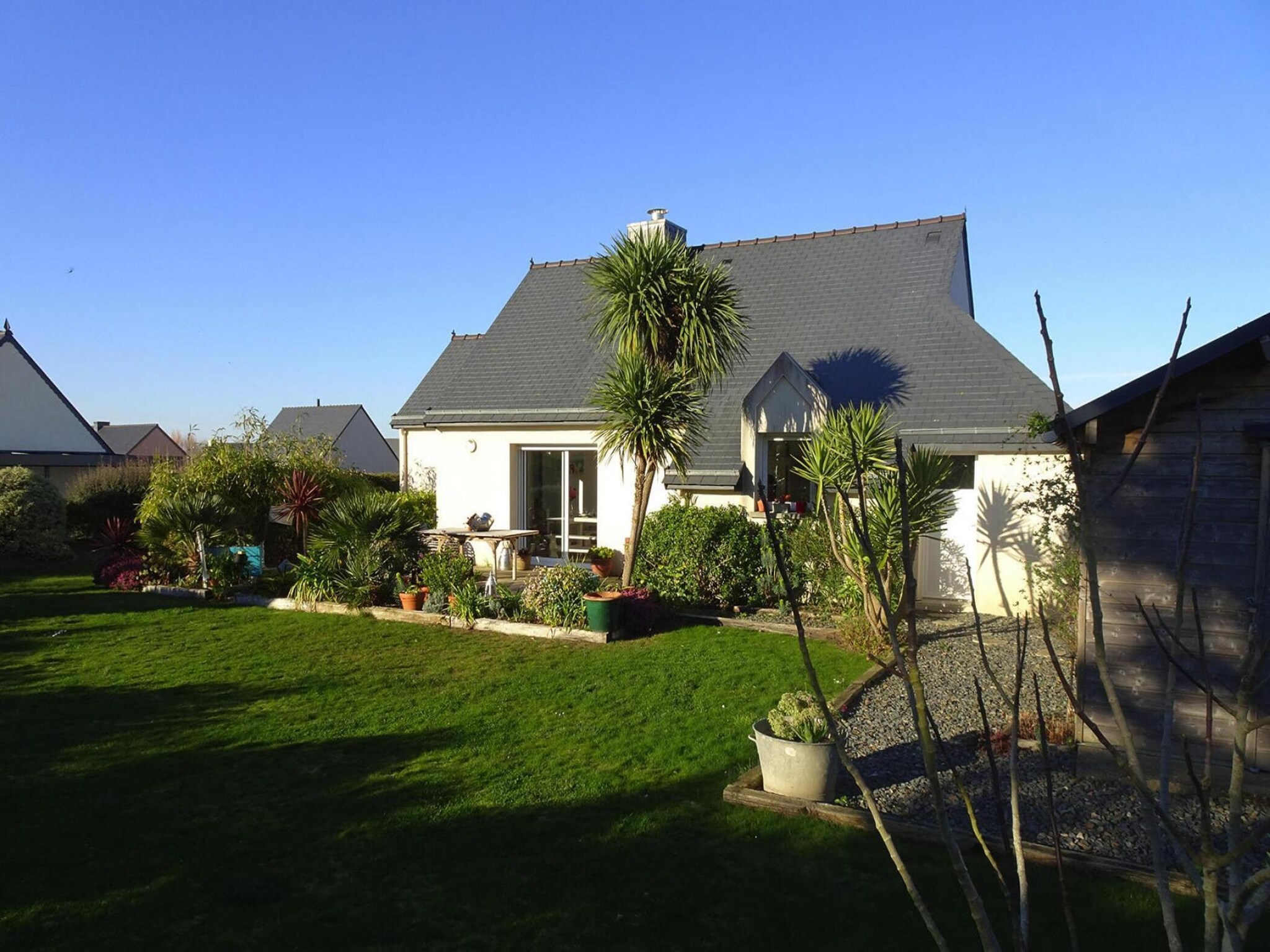   Pretty holiday home in palm garden near coast Pleu
