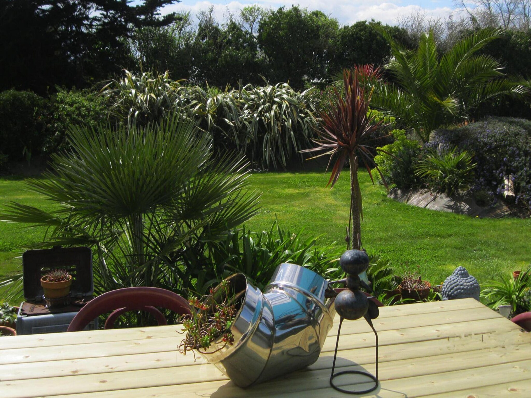   Pretty holiday home in palm garden near coast Pleu
