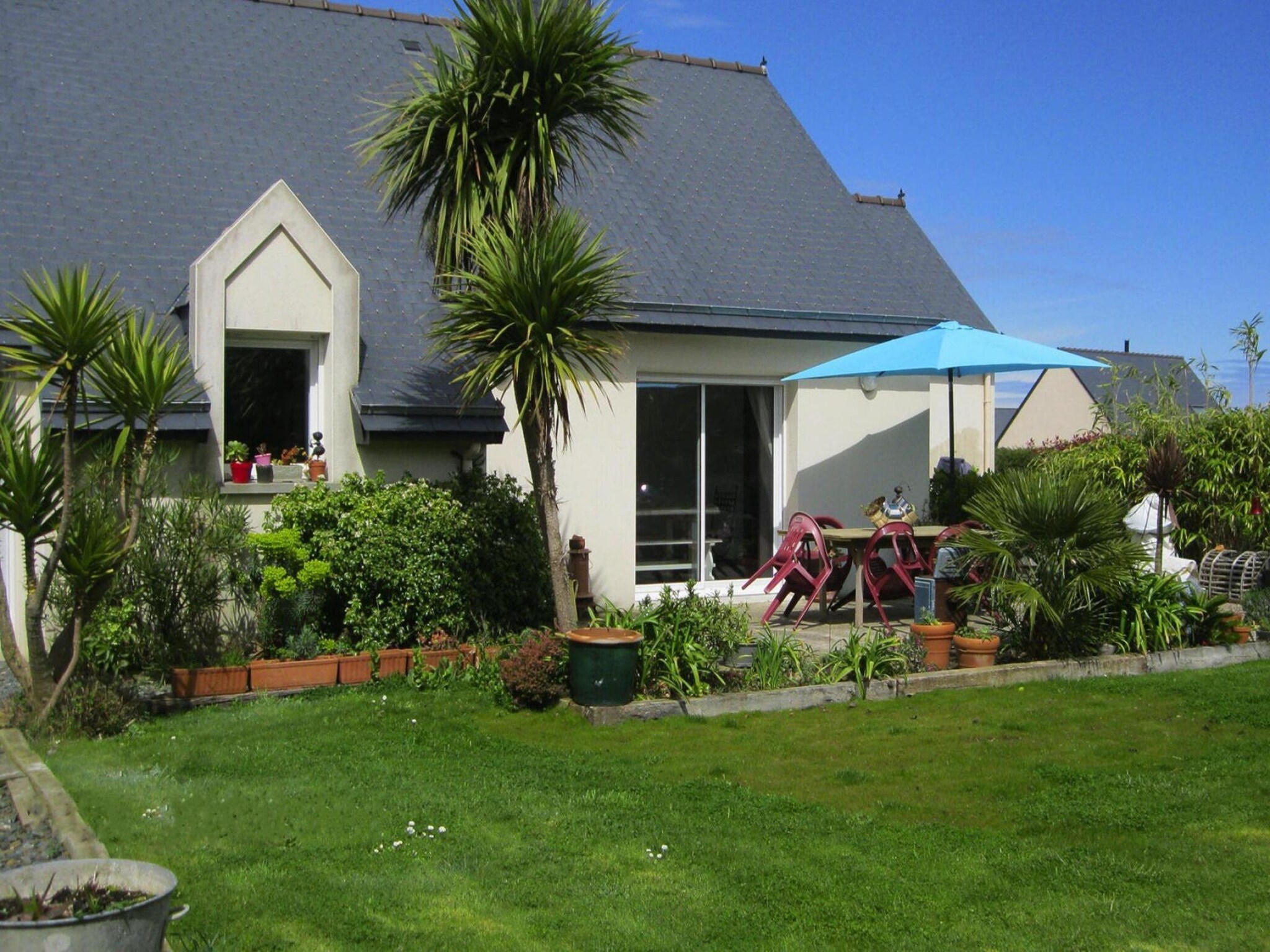   Pretty holiday home in palm garden near coast Pleu