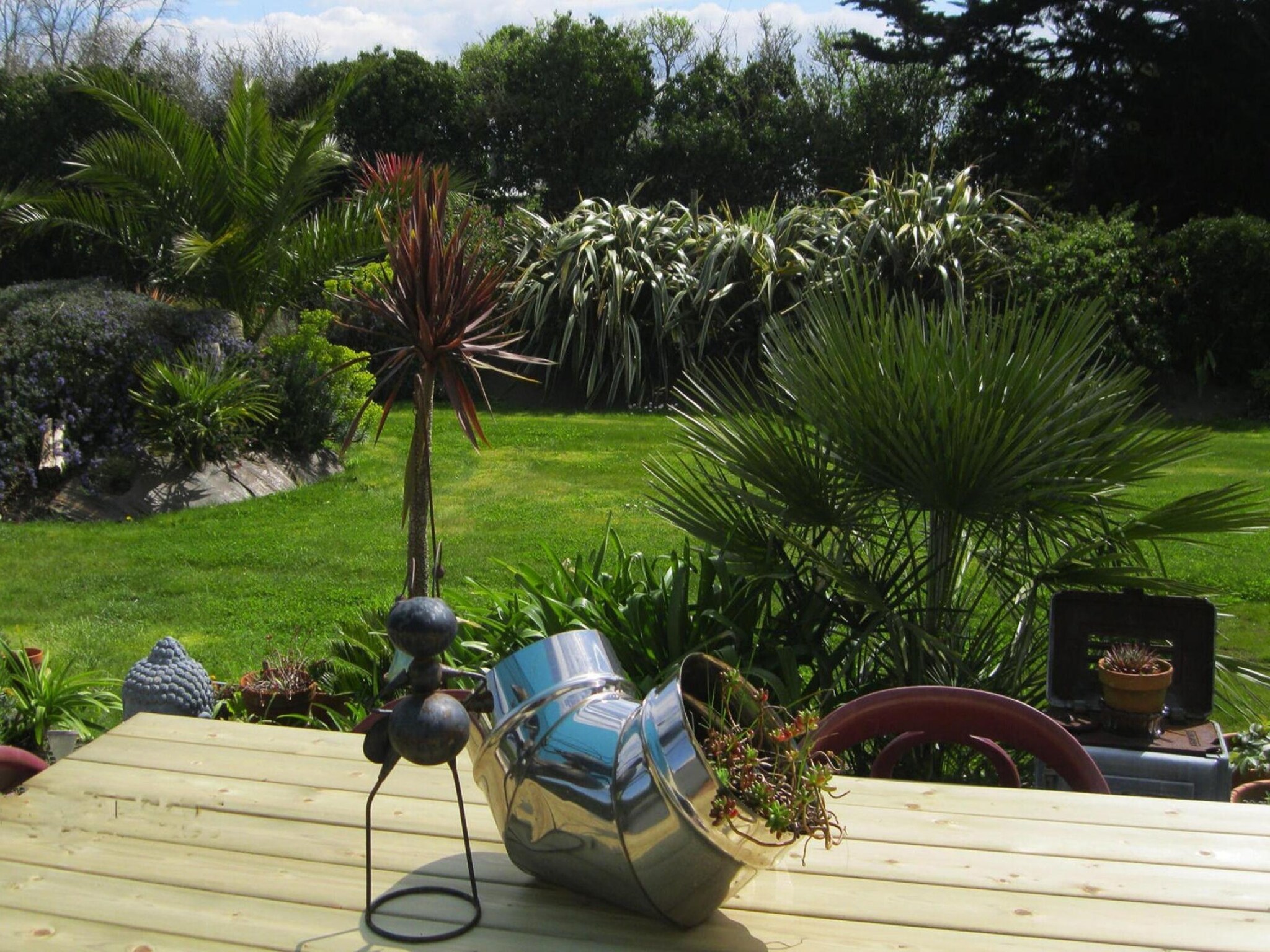   Pretty holiday home in palm garden near coast Pleu