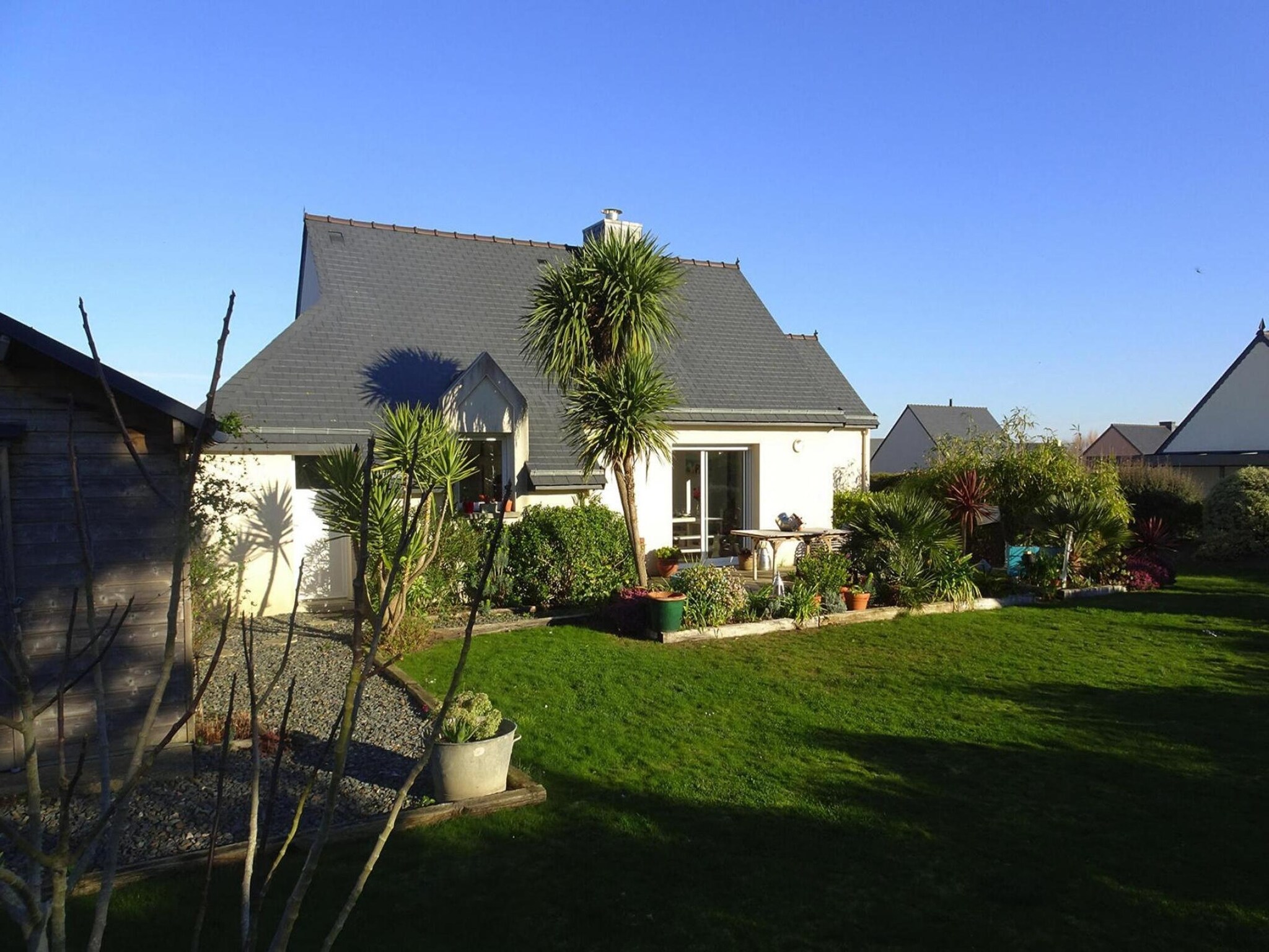   Pretty holiday home in palm garden near coast Pleu