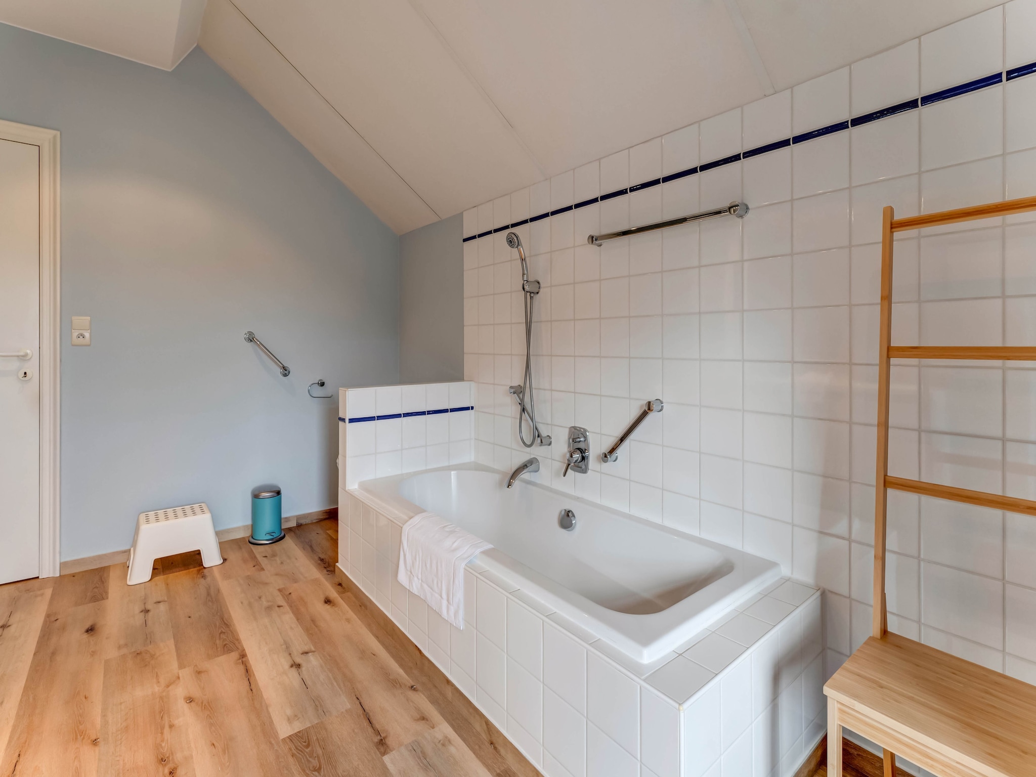   Luxe vakantiewoning met sauna en jacuzzi in Heers