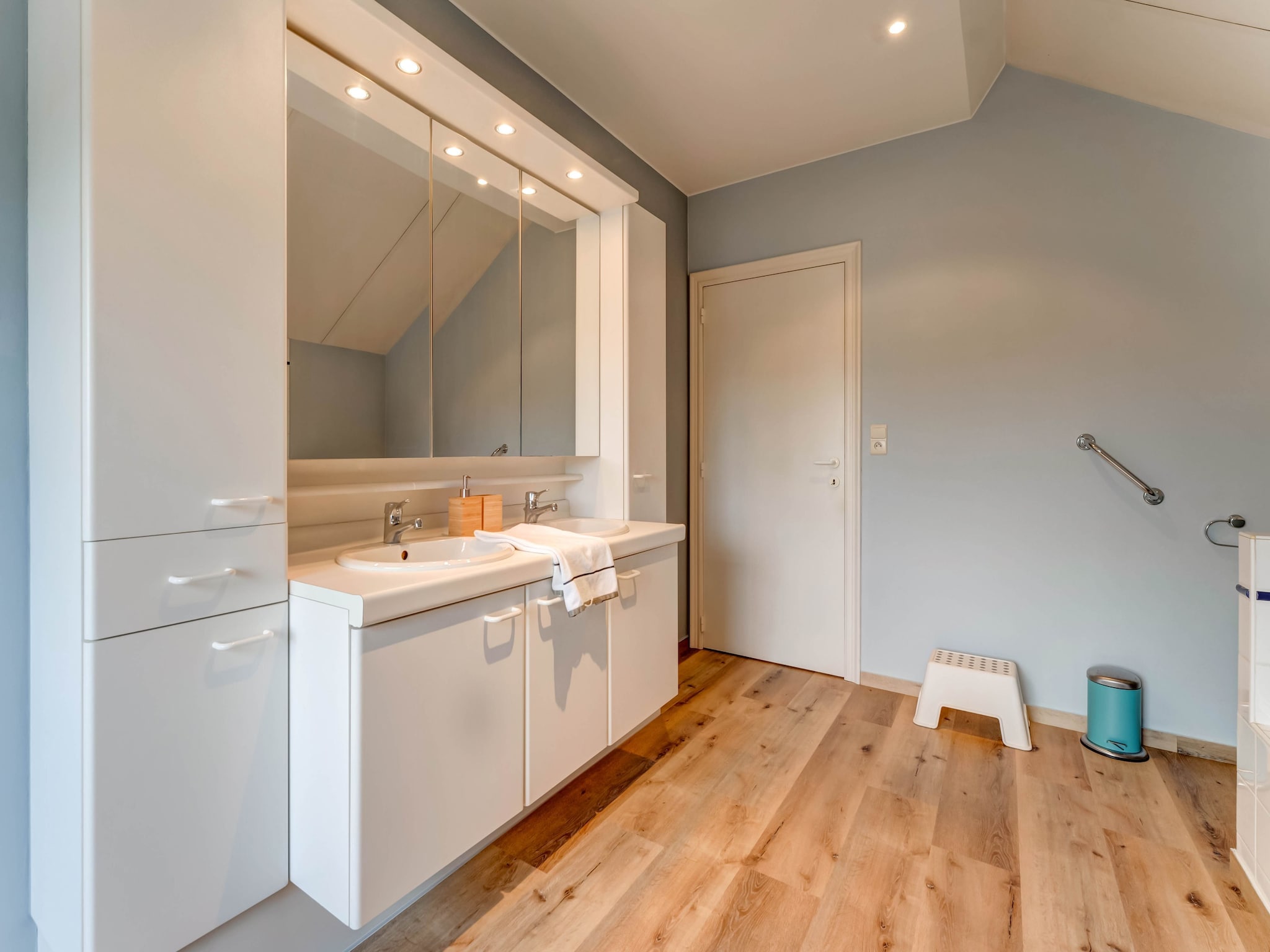   Luxe vakantiewoning met sauna en jacuzzi in Heers