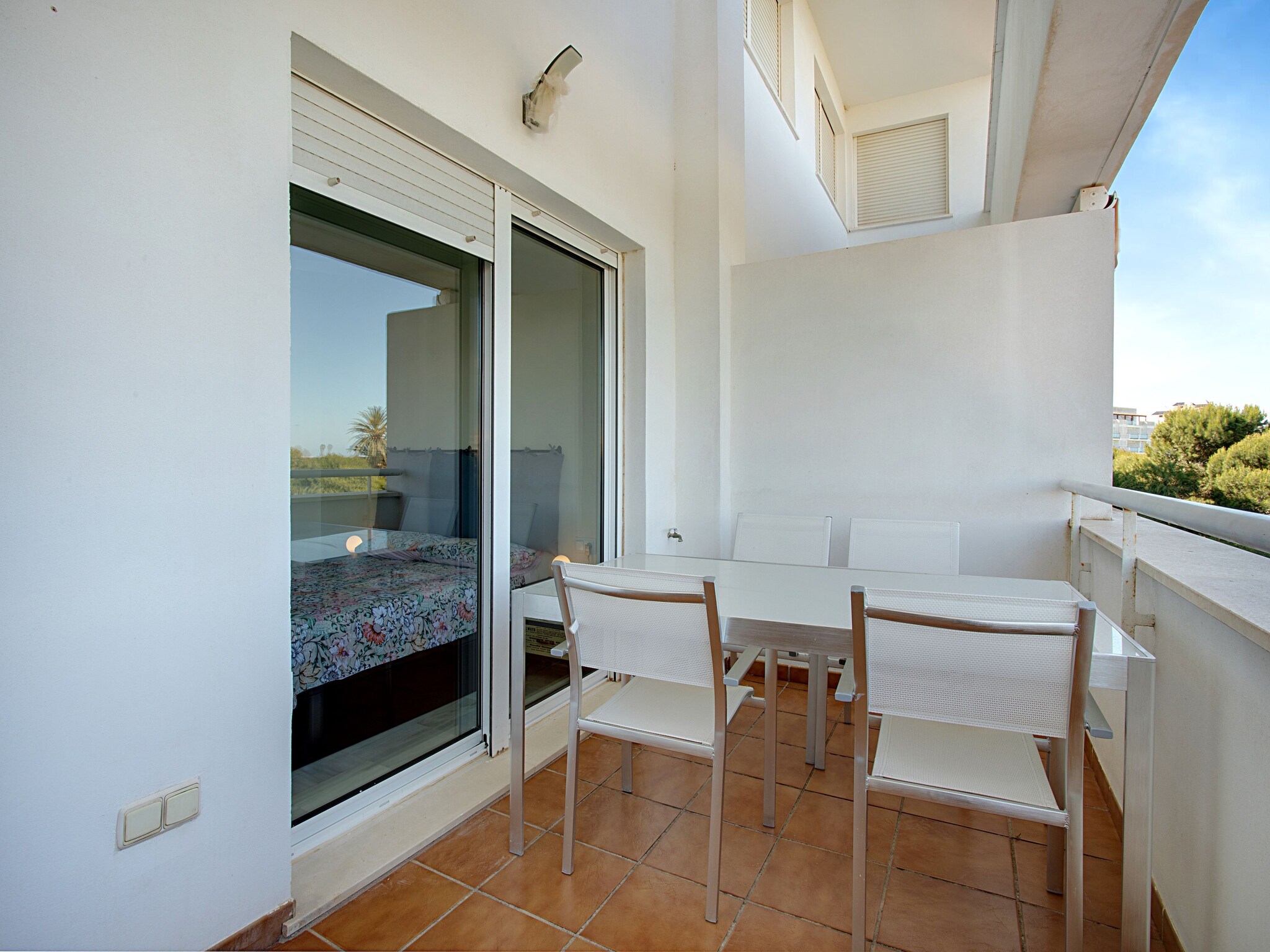 Lomahuoneisto Lovely Apartment with swimming pool