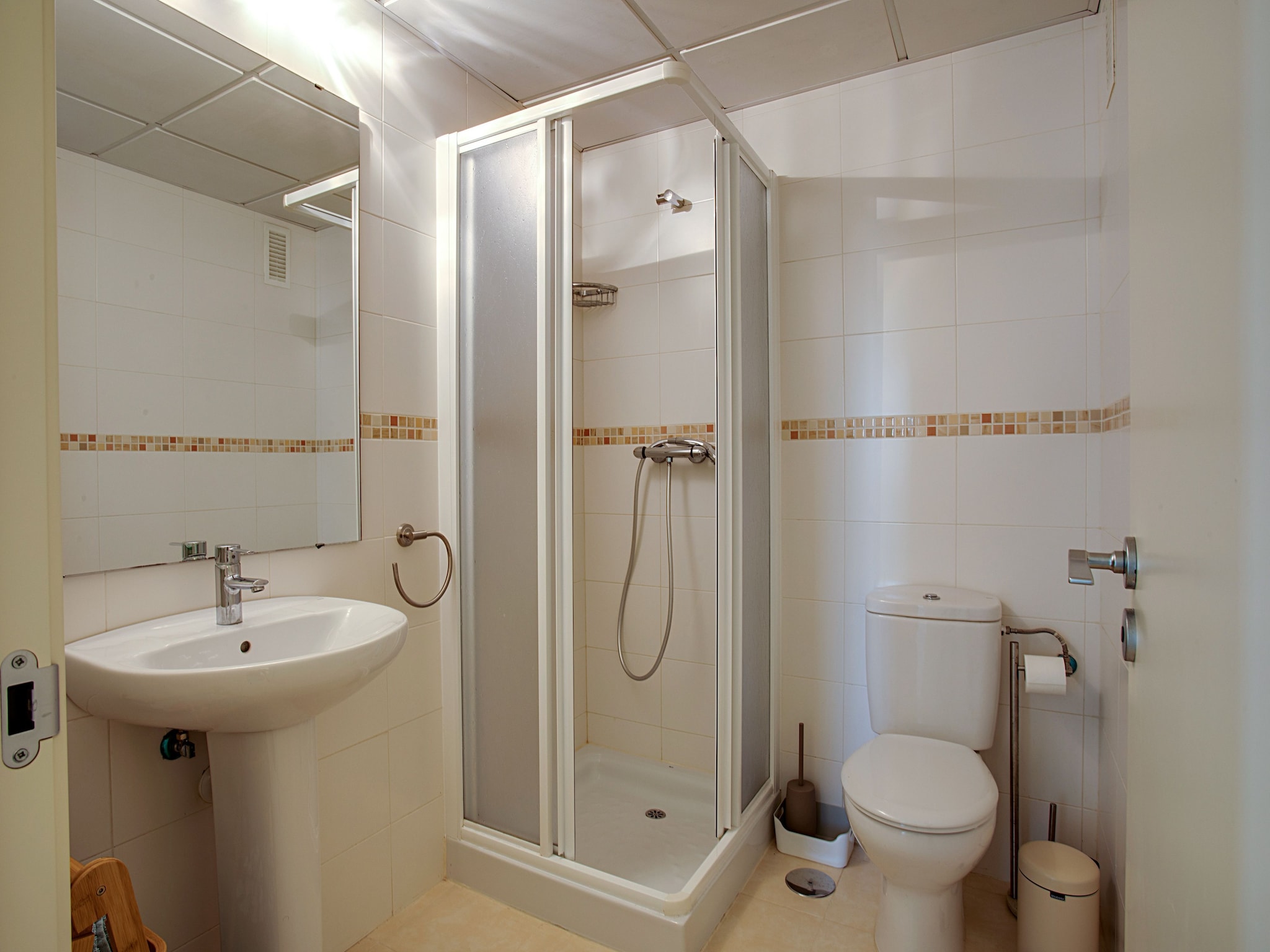 Lomahuoneisto Lovely Apartment with swimming pool