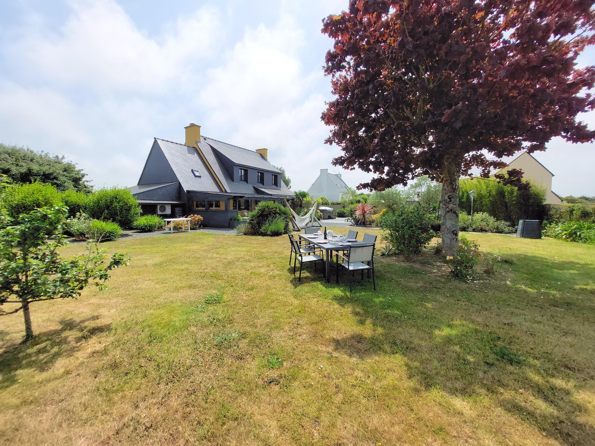   Ferienhaus mit Jacuzzi in Guisseny
