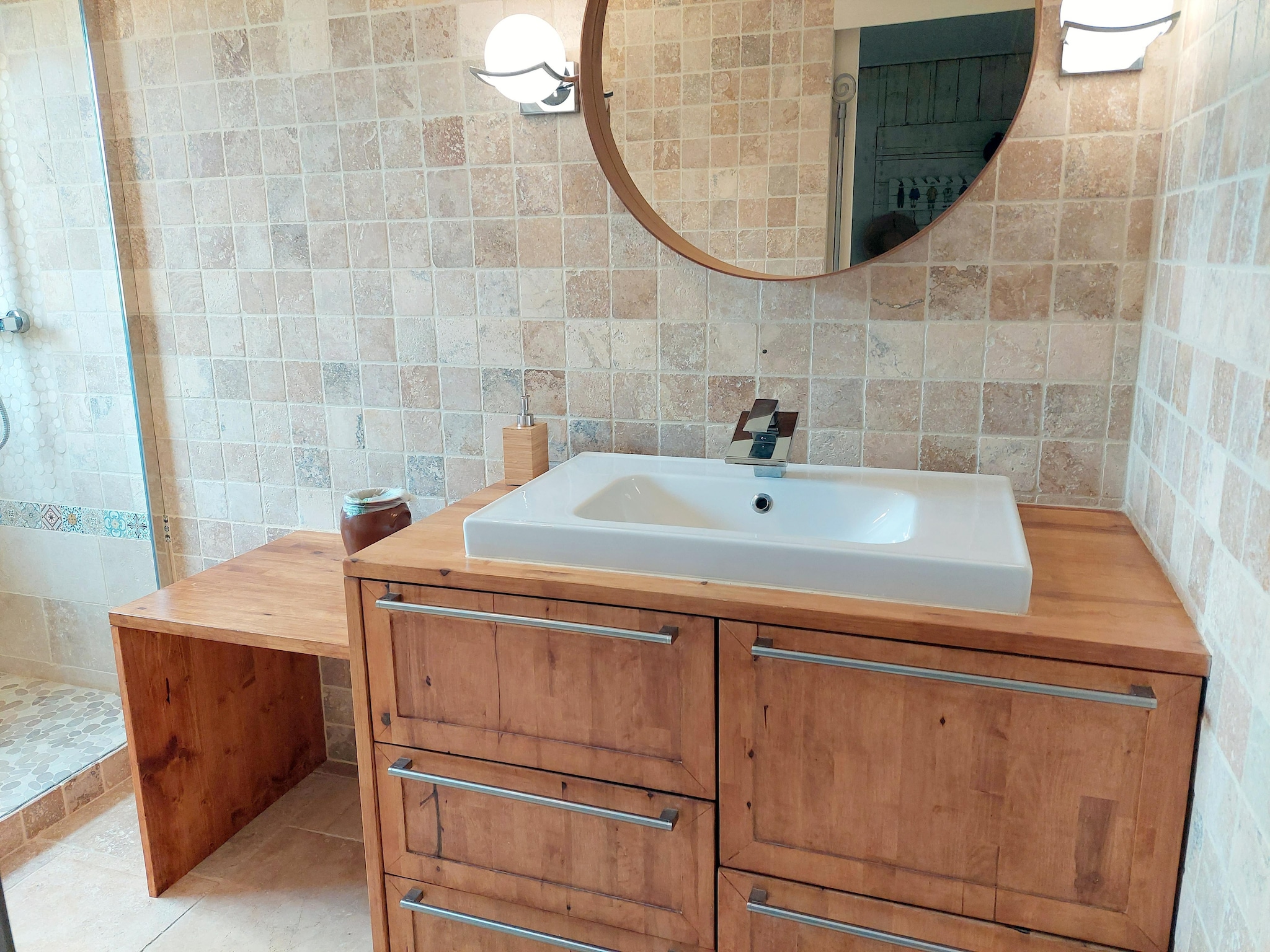   Ferienhaus mit Jacuzzi in Guisseny