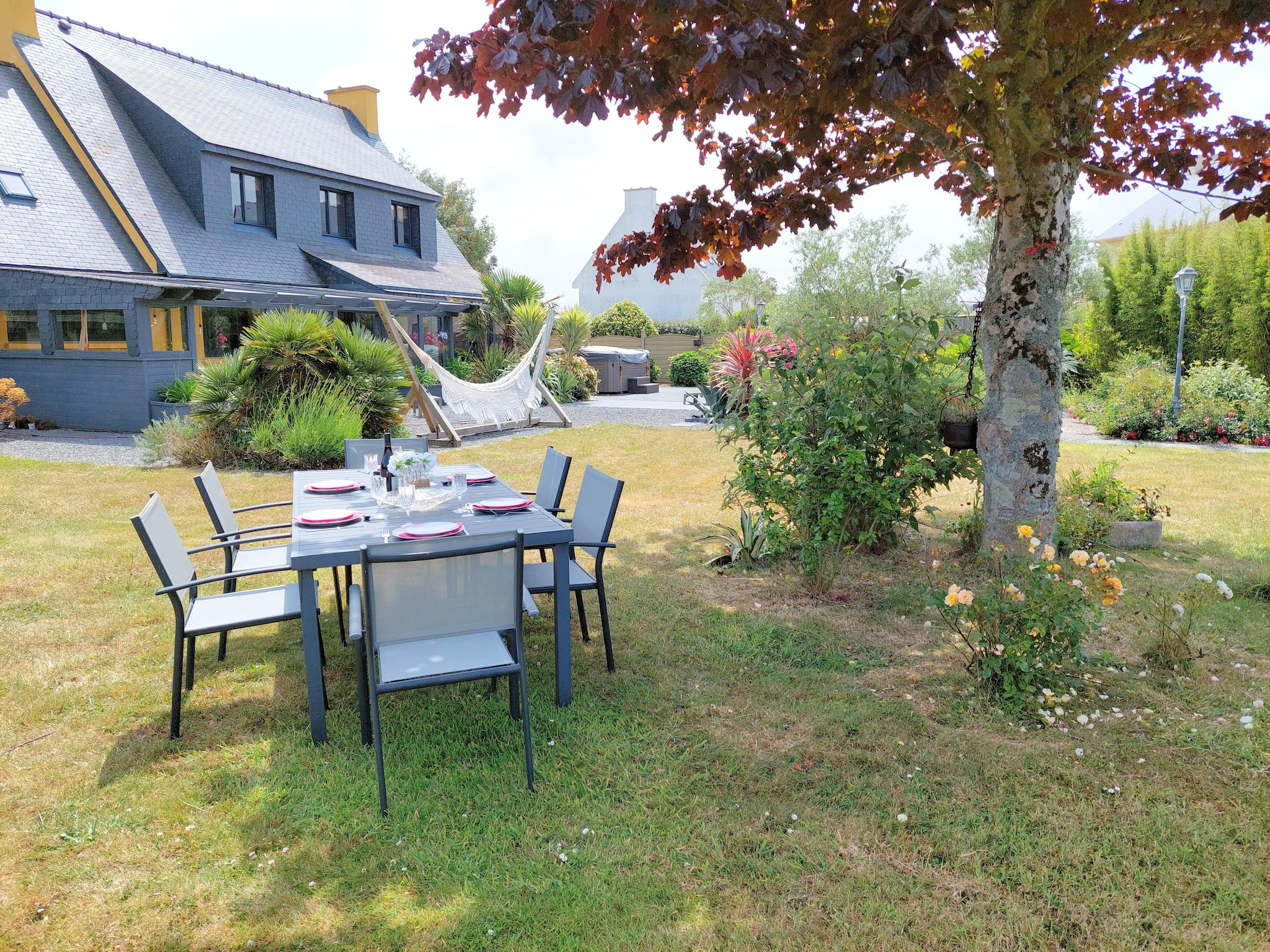  Ferienhaus mit Jacuzzi in Guisseny