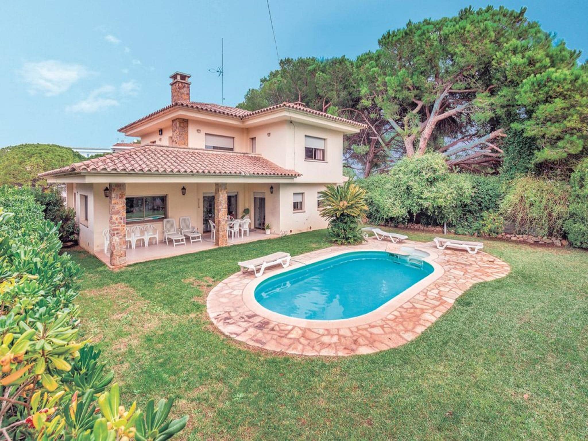   Casa con piscina y jardín L'Escala