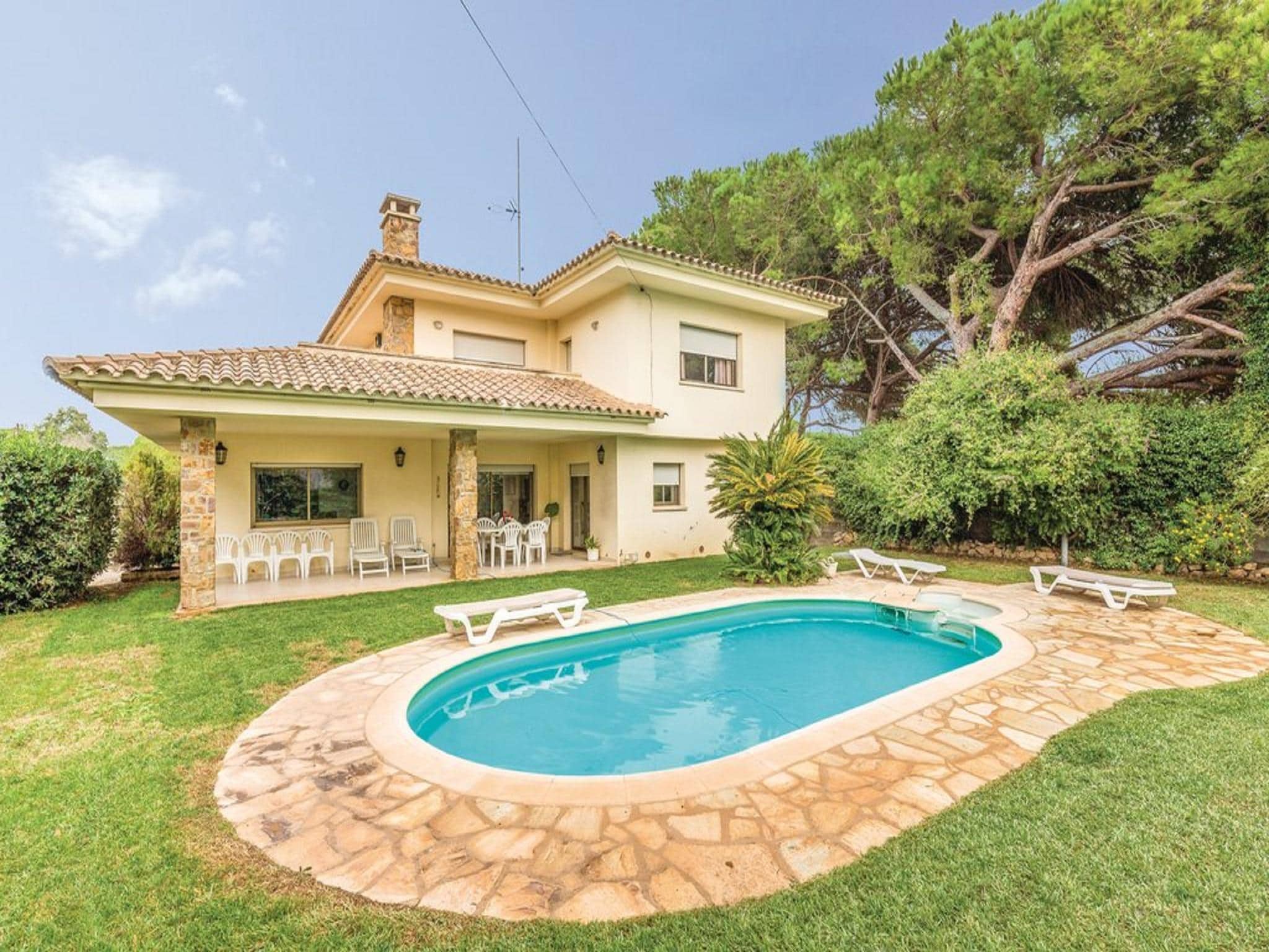   Casa con piscina y jardín L'Escala