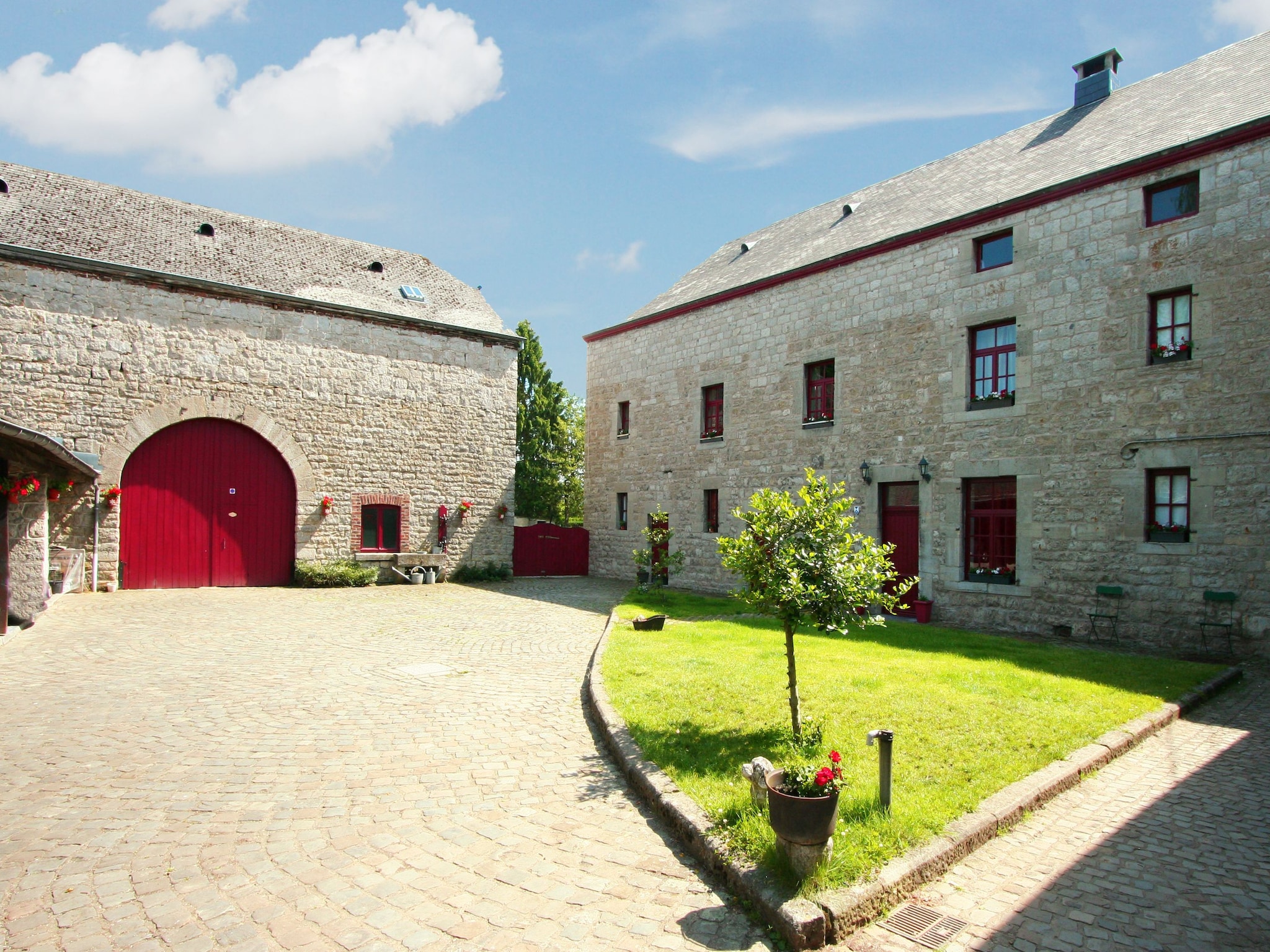   La petite ferme du noyer