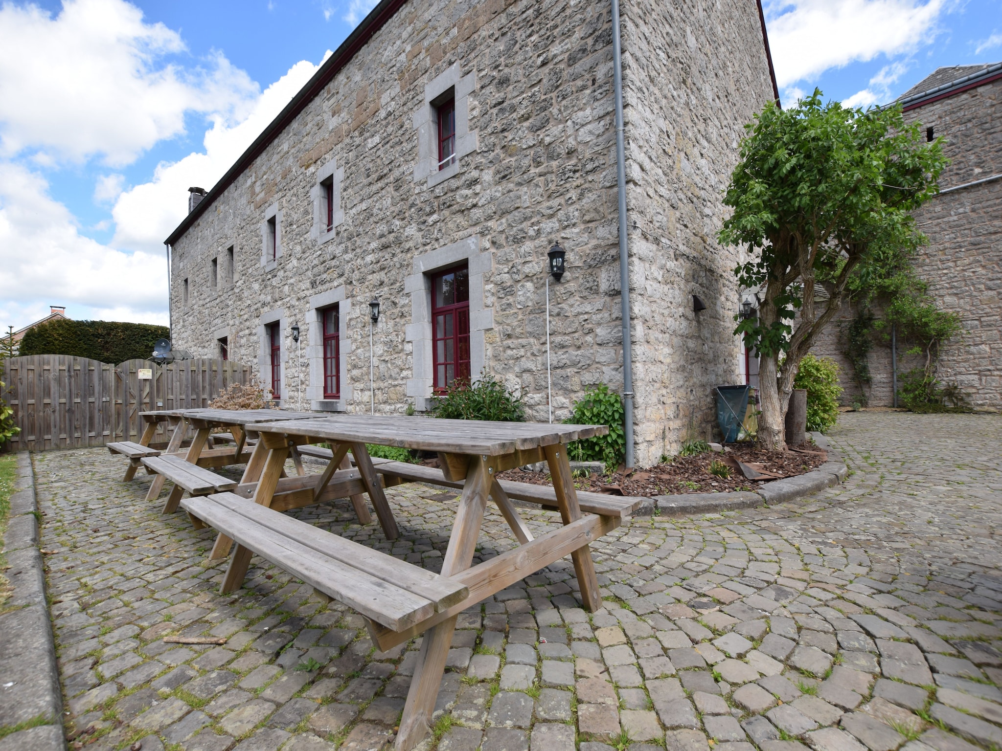   La petite ferme du noyer