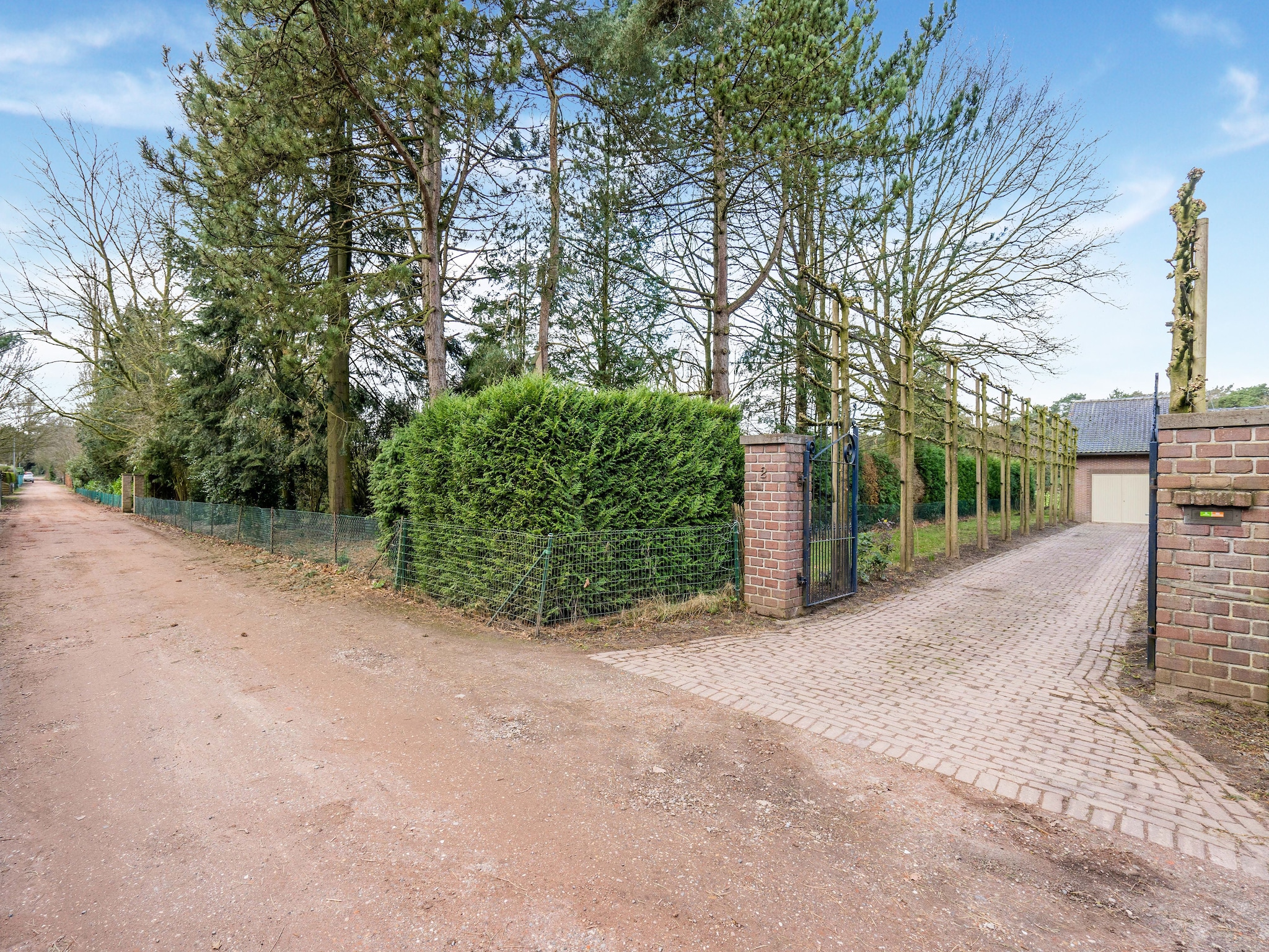   Buiten Huis