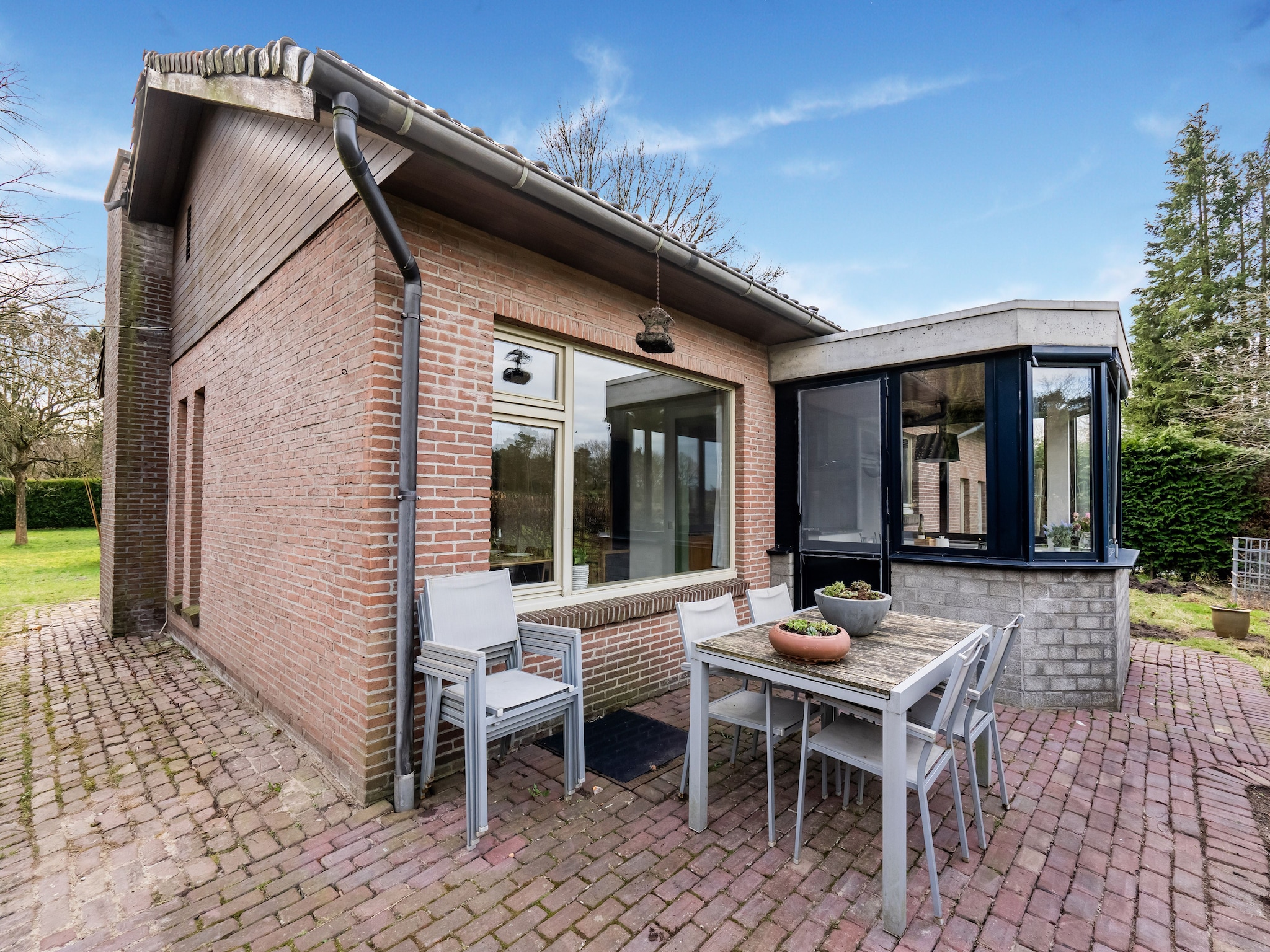   Buiten Huis