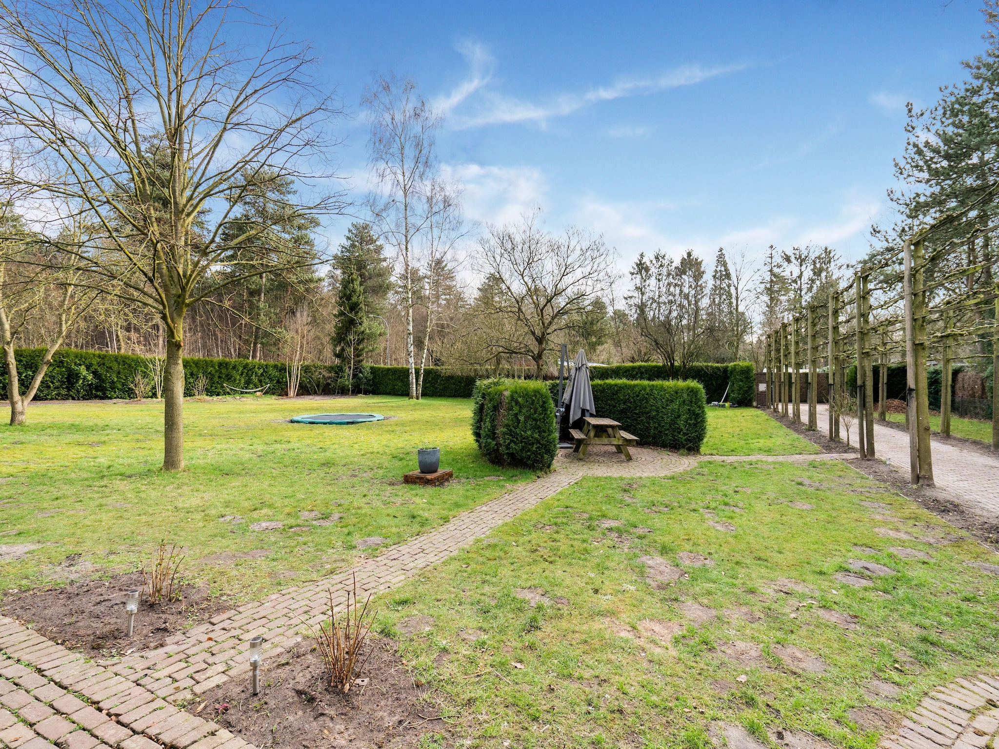   Buiten Huis